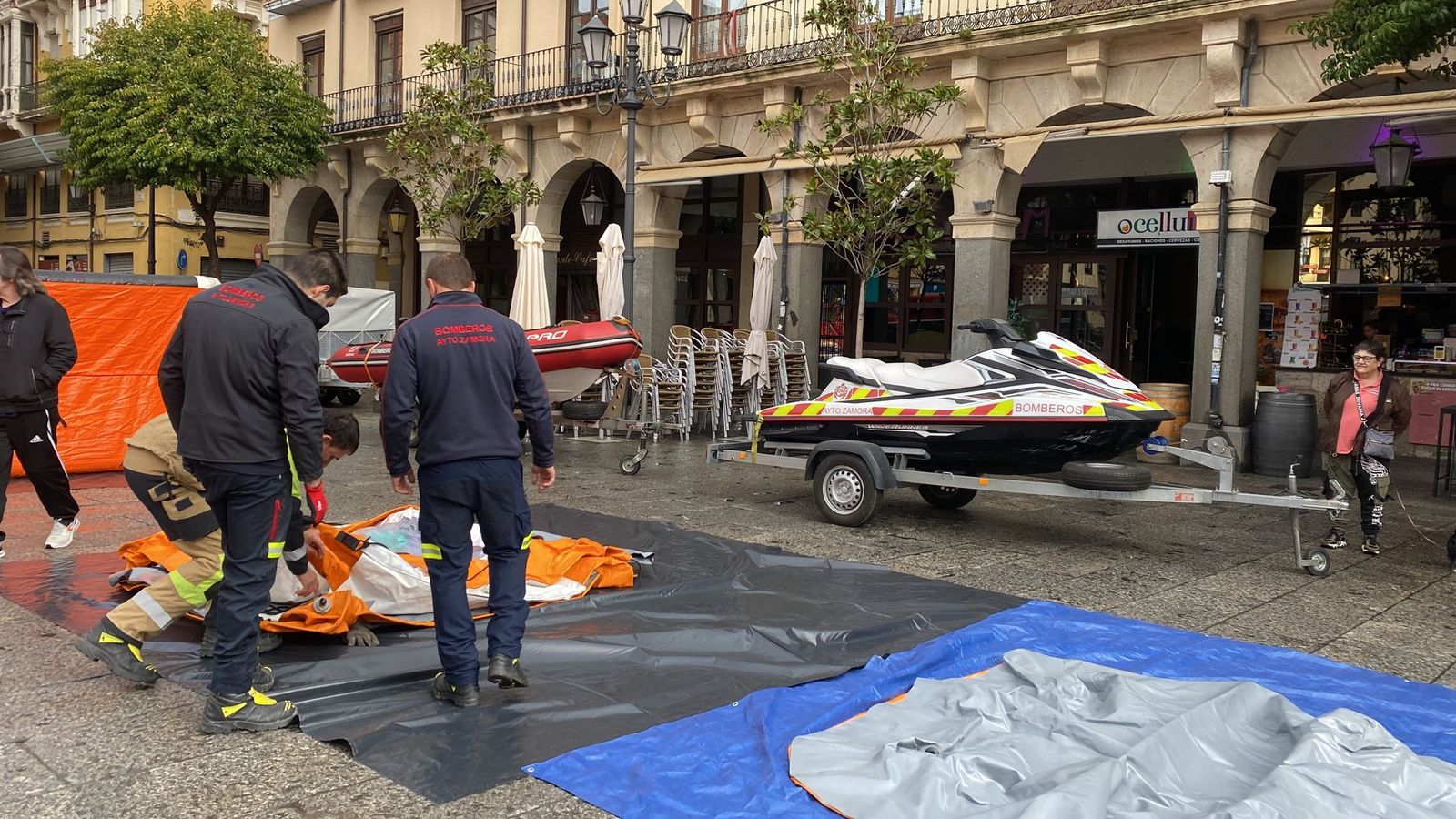 exposicion-de-los-bomberos-en-la-plaza-mayor-3