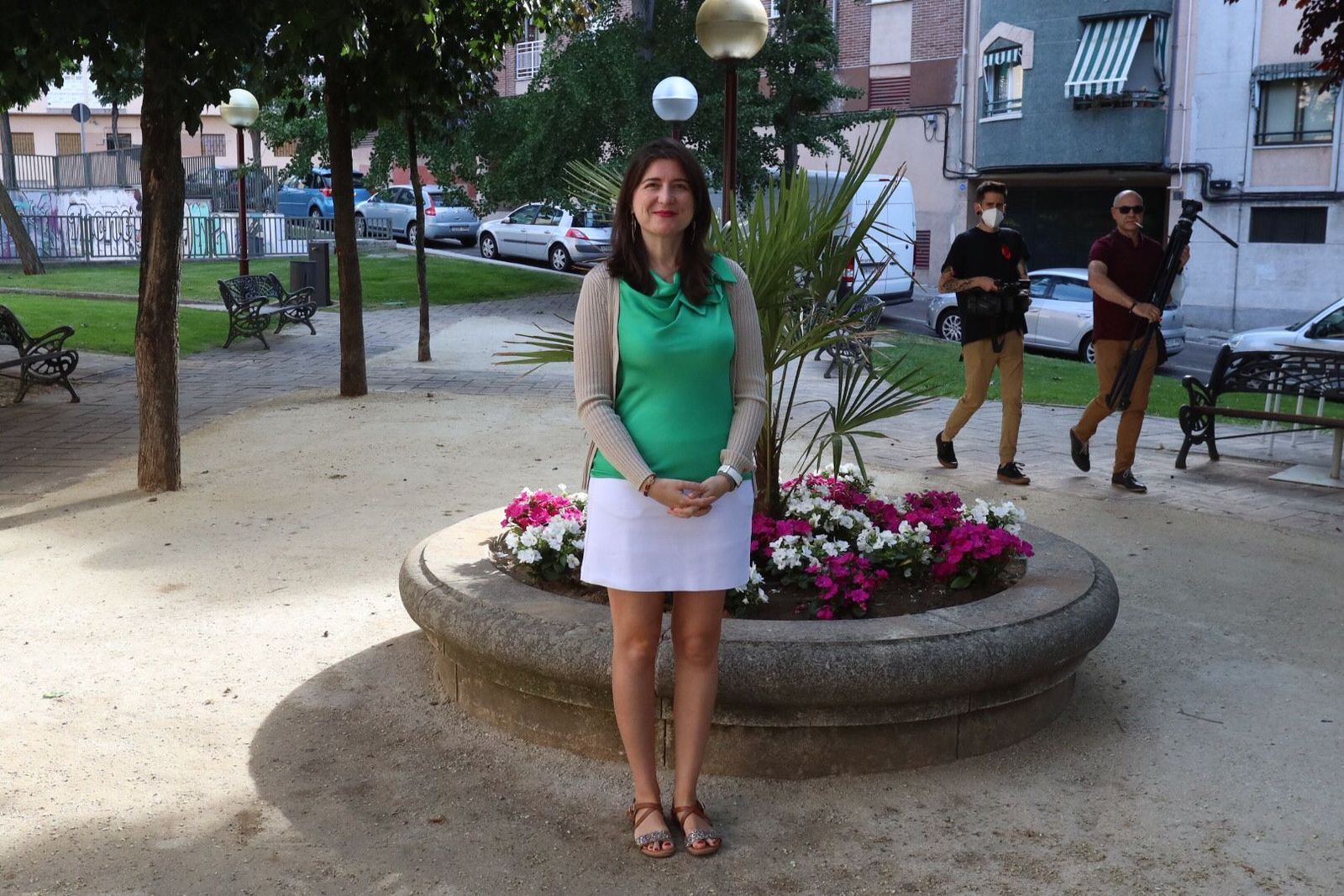 La concejala de Medioambiente, Miryam Rodríguez, junto a una de las actuaciones en el Boulevar de La Milagrosa