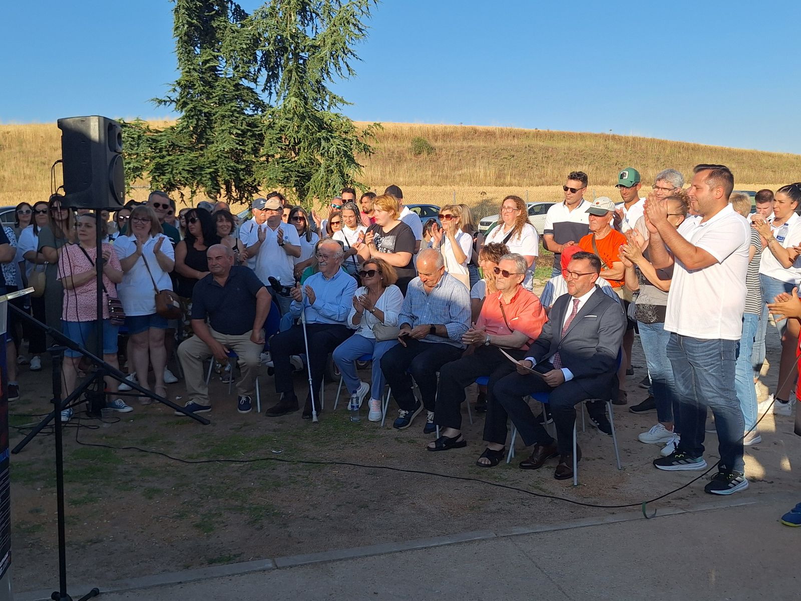 El campo de Castellanos de Villiquera pasa a llamarse Marcelino Valle