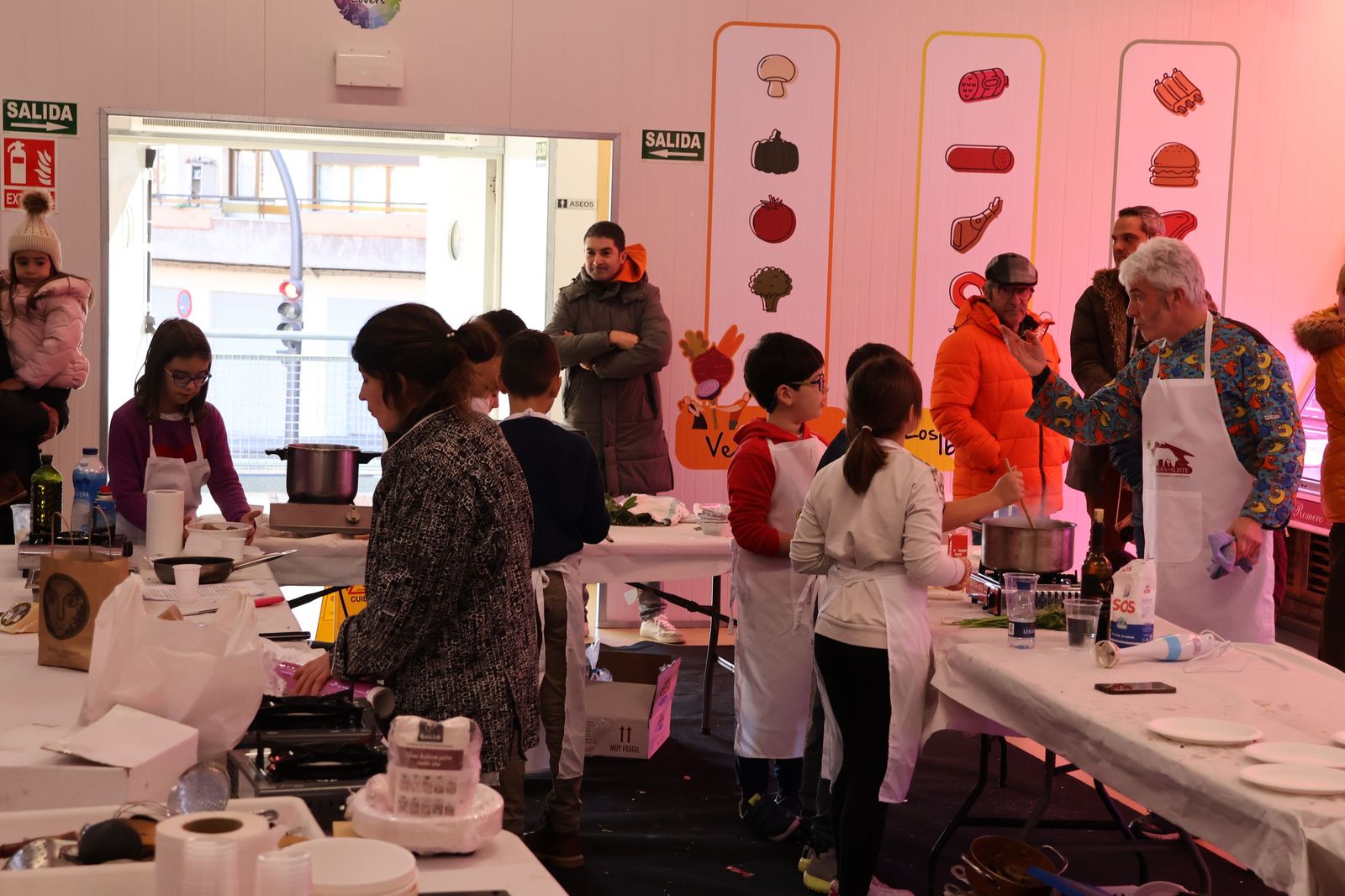 GALERÍA | Los niños descubren la gastronomía local mientras se divierten cocinando