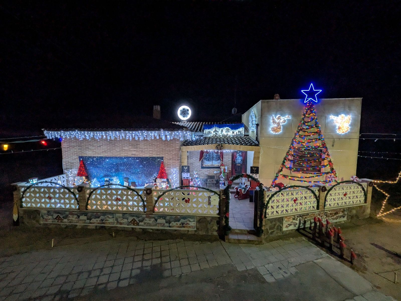 O.M.D. - Decoración navideña en una vivienda de Cantalapiedra (4).jpg