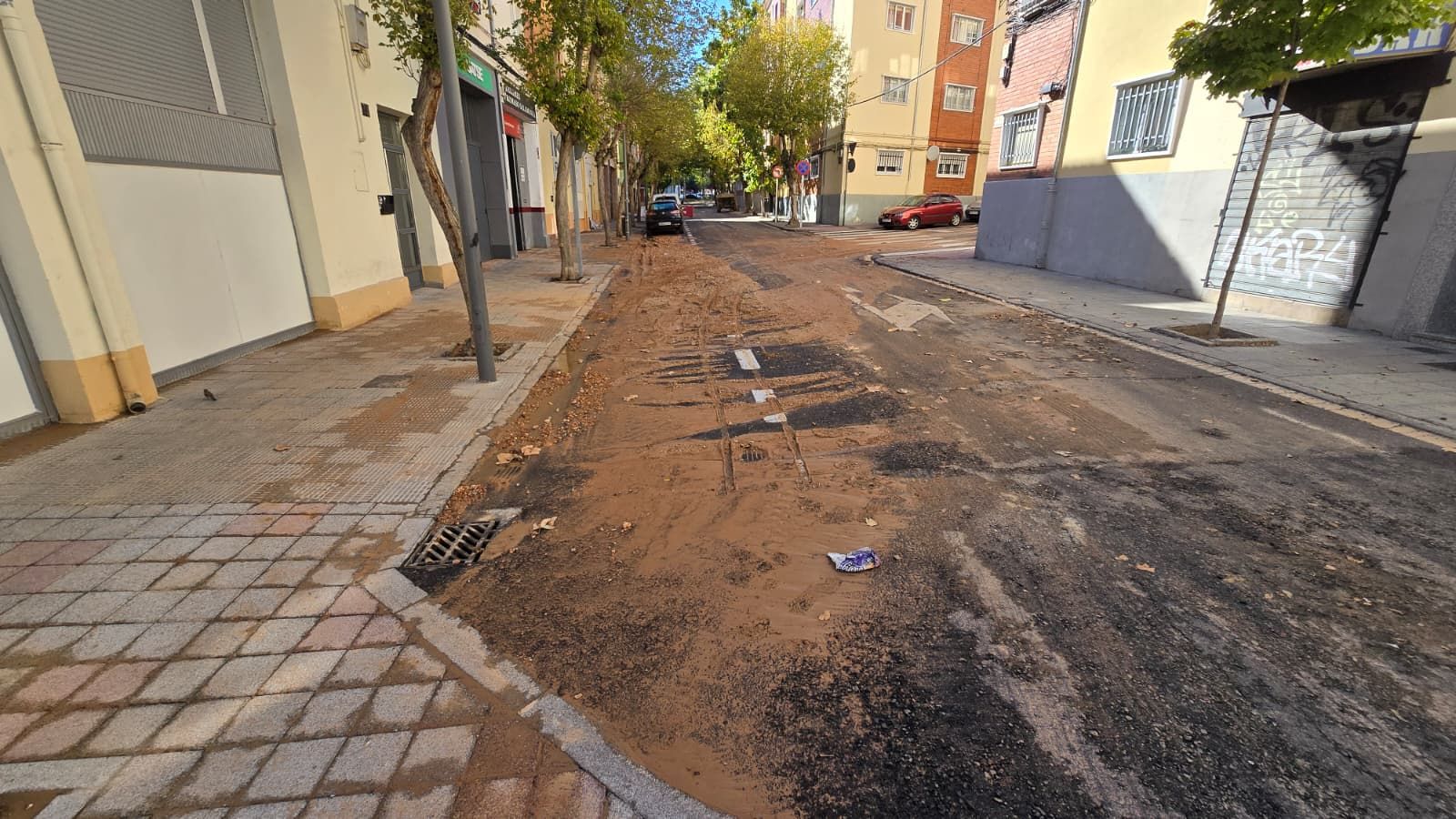 Una tubería revienta entre las calles Plateros y Transportistas