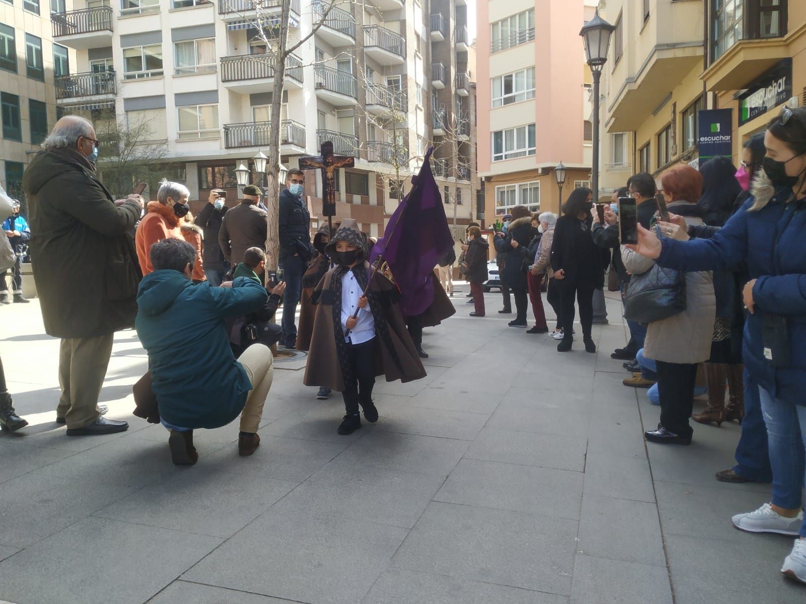 los-escolares-de-la-medalla-milagrosa-sacan-la-semana-santa-a-la-calle-10