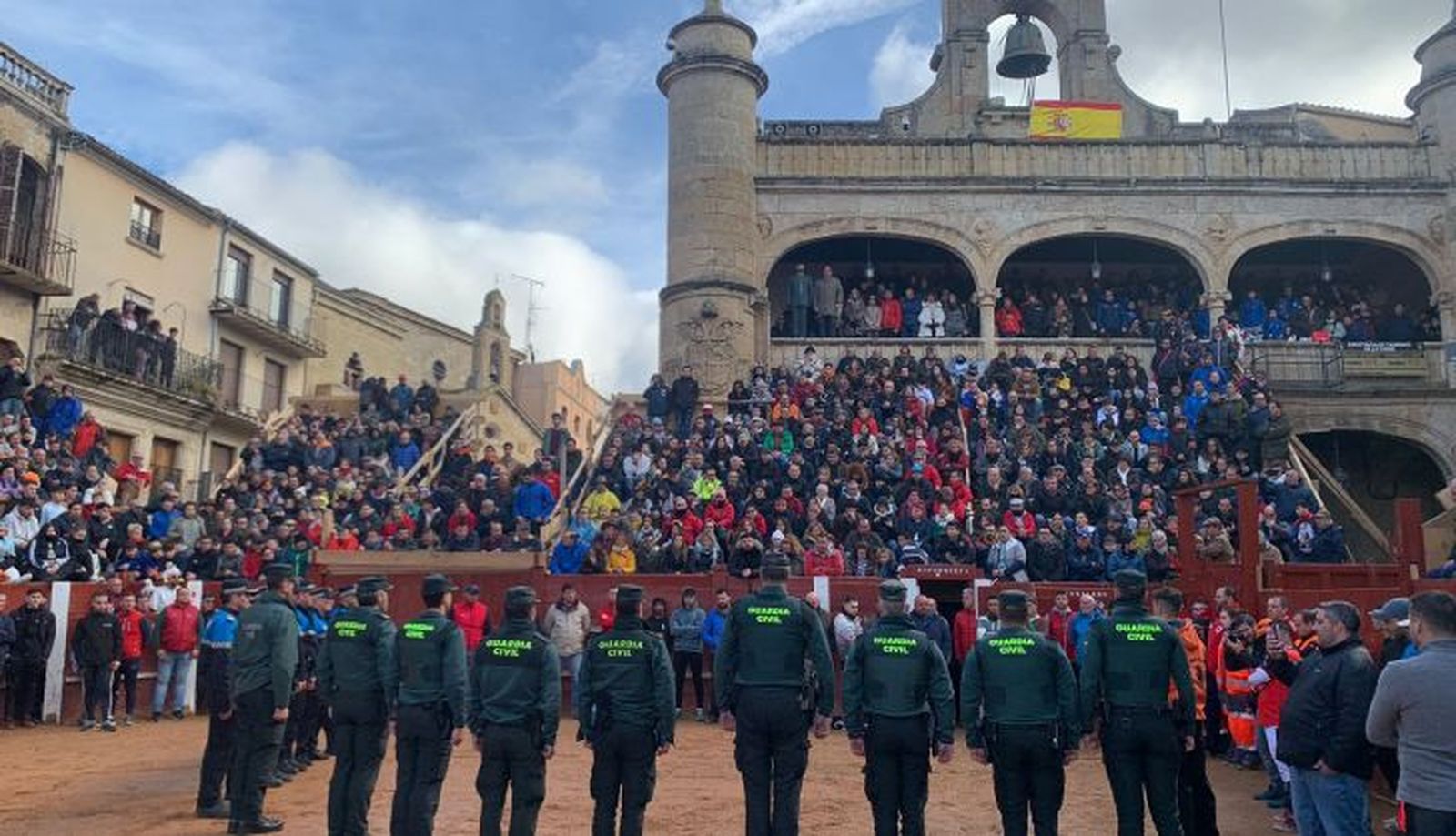 Minuto de silencio en Ciudad Rodrigo por la muerte de dos agentes de la Guardia Civil en Barbate 