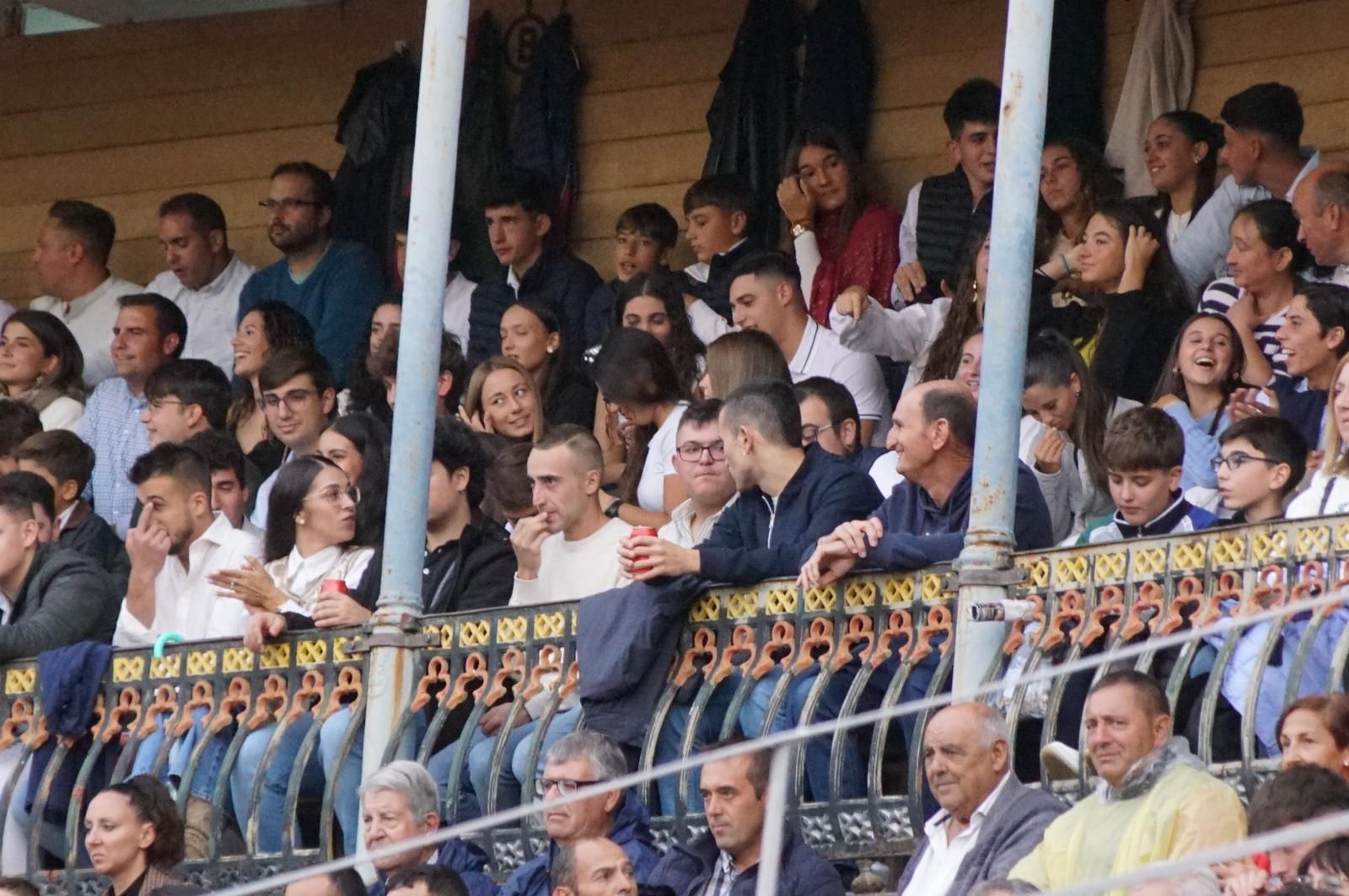 ambiente-en-el-patio-de-cuadrillas-de-la-glorieta-para-ver-a-sergio-galan-diego-ventura-y-guillermo-hermoso-de-mendoza-21-de-septiembre-de-2024-fotos-juanes-94