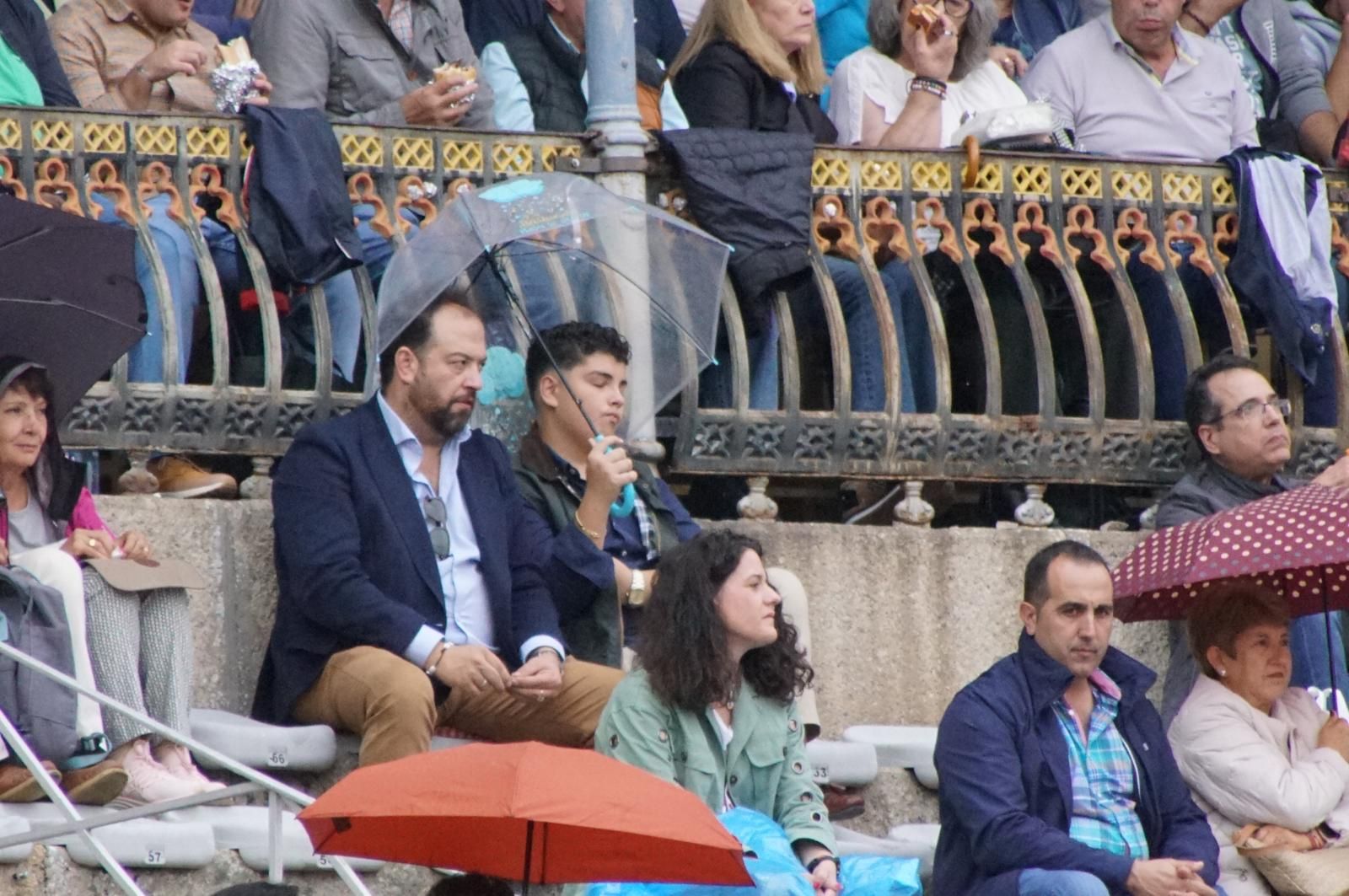 ambiente-en-el-patio-de-cuadrillas-de-la-glorieta-para-ver-a-sergio-galan-diego-ventura-y-guillermo-hermoso-de-mendoza-21-de-septiembre-de-2024-fotos-juanes-79