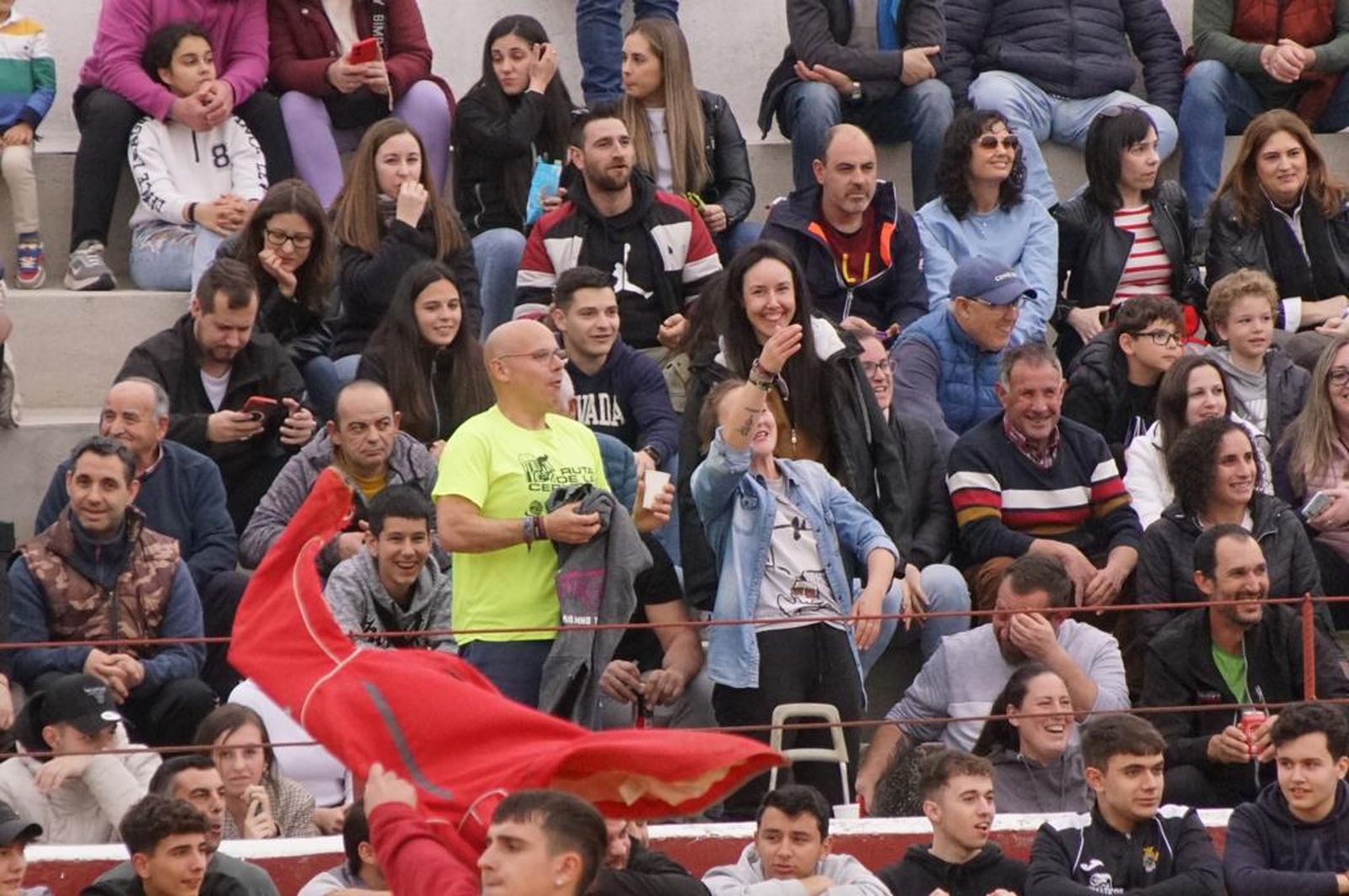 ambiente-y-participacion-durante-el-toro-del-voto-en-villoria-suelta-de-dos-toros-del-cajon-foto-juanes-76