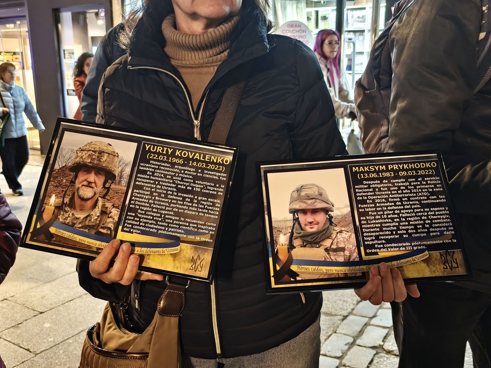 La Asociación de Ucranianos de Salamanca recorre la calles de la capital