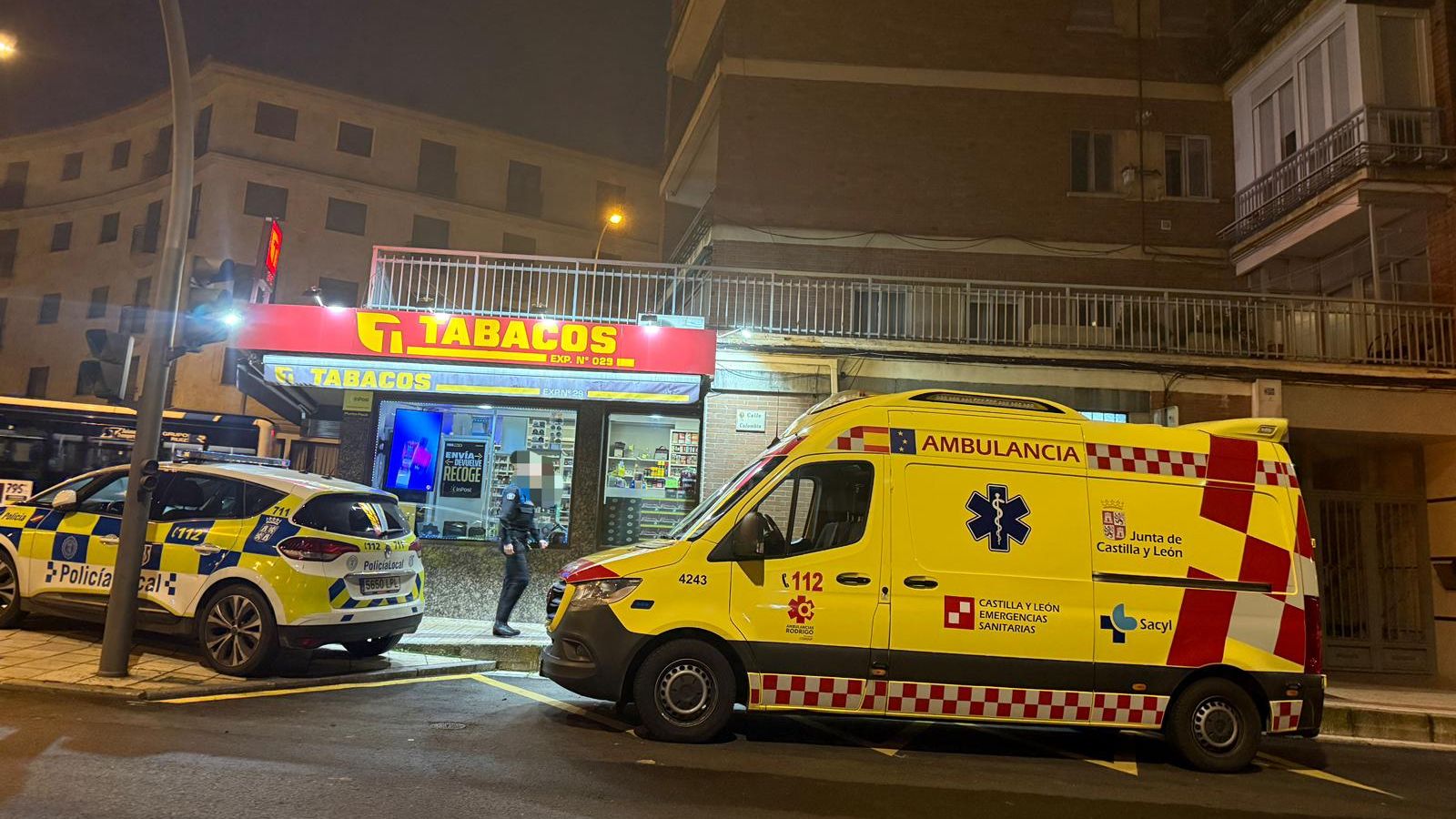 Ambulancia y Policía en la calle Filipinas