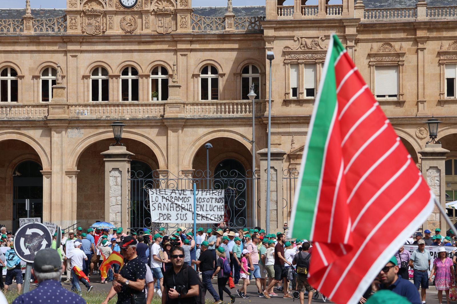 manifestacion-contra-la-perida-de-servicios-de-ave-33