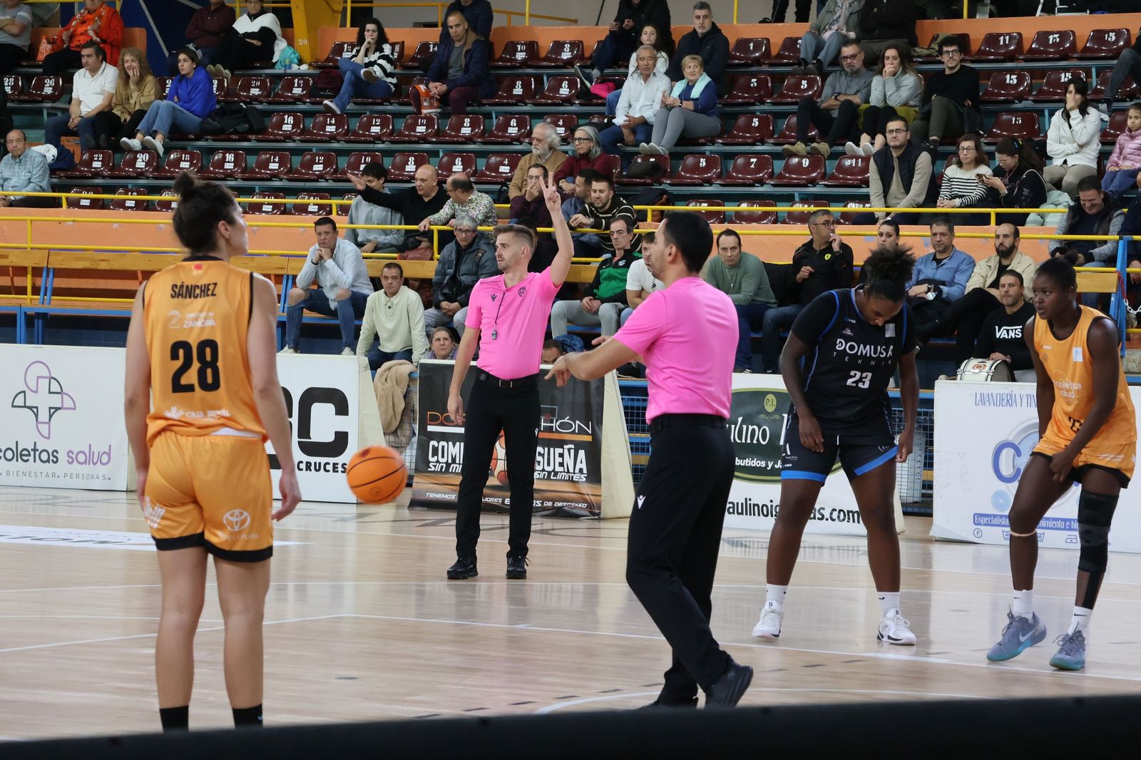 GALERÍA | Encuentro muy ajustado entre el Zamarat y el Domusa Teknik