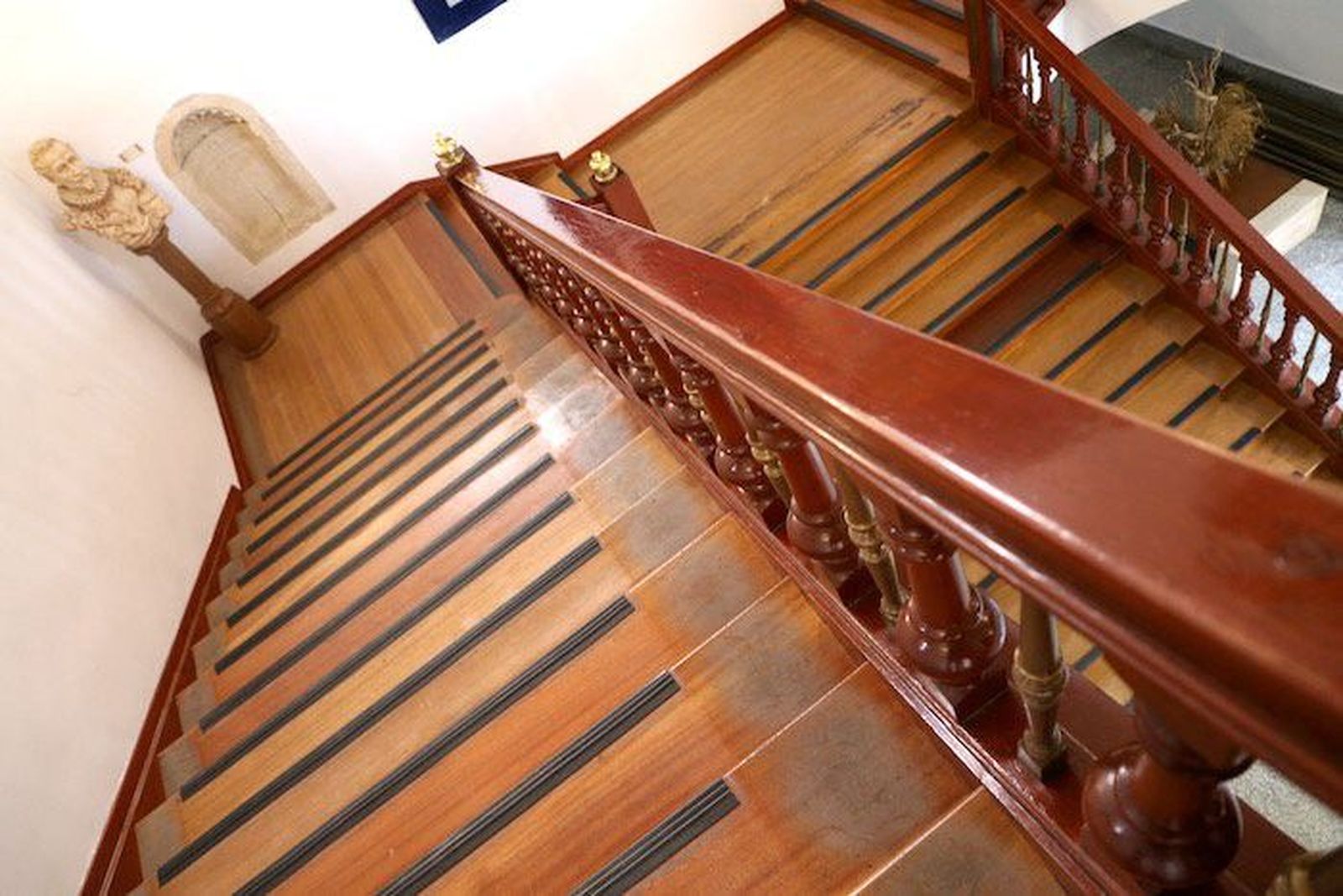 La alfombra de la Diputación será reutilizada en el antiguo Palacio provincial