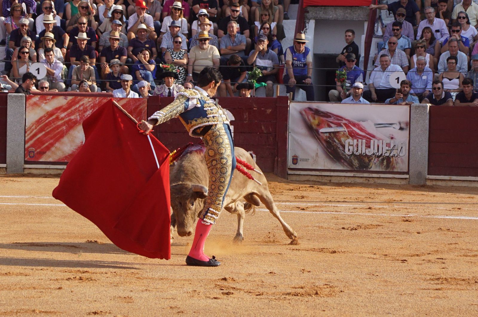 : Emilio de Justo y Diosleguarde cierran en hombros una feria de Guijuelo marcada por las despedidas de El Capea y Javier Castaño
