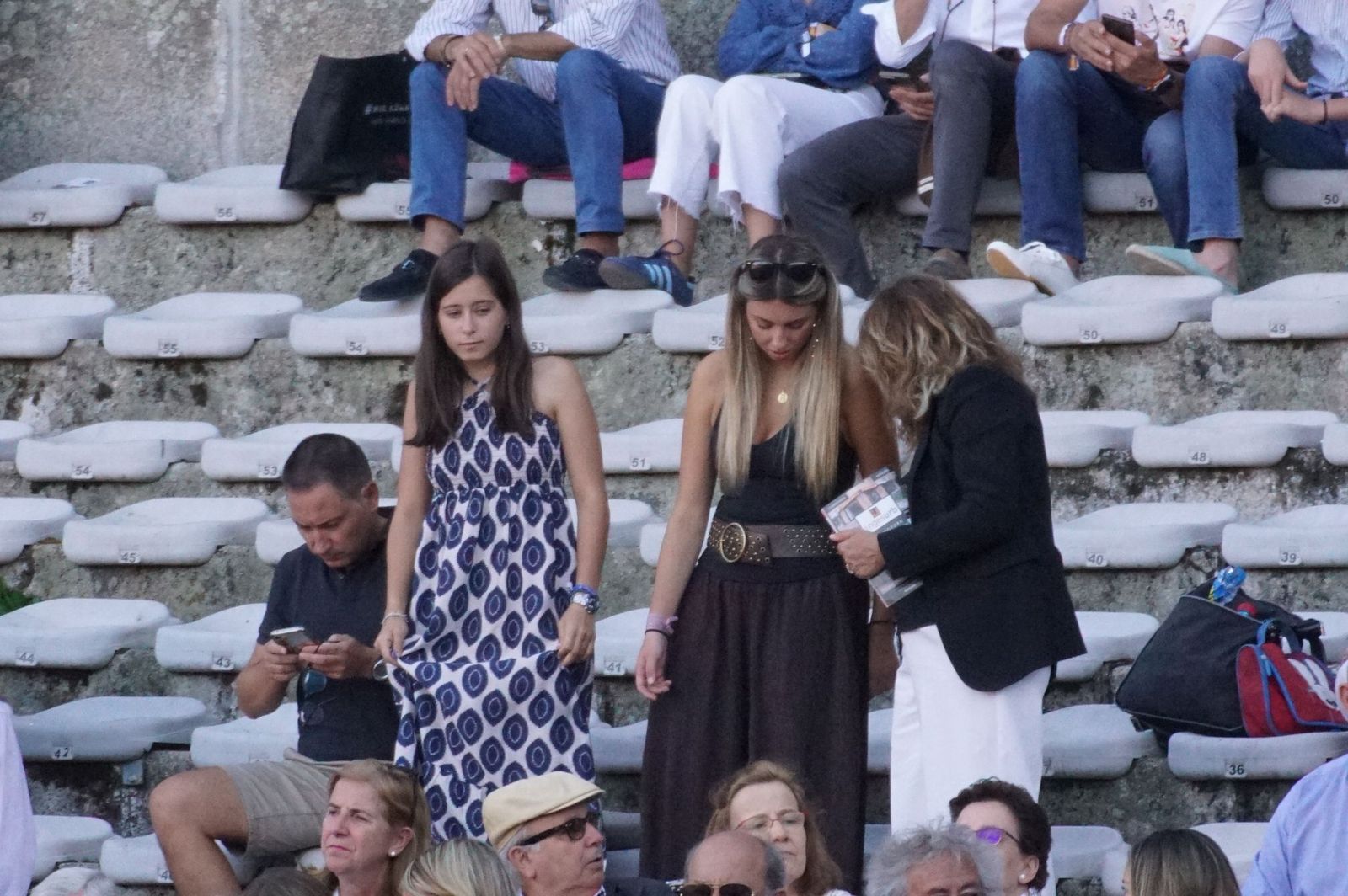 Así han vivido los salmantinos el primer festejo de la feria taurina 2025: imágenes del ambiente en los tendidos y en el patio de cuadrillas