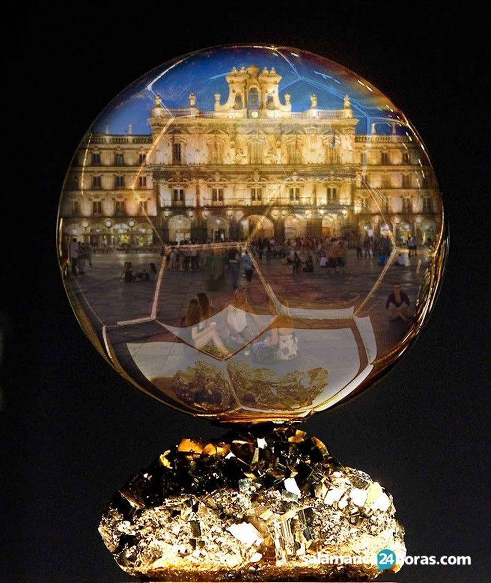 Balón de Oro con Plaza Mayor 2