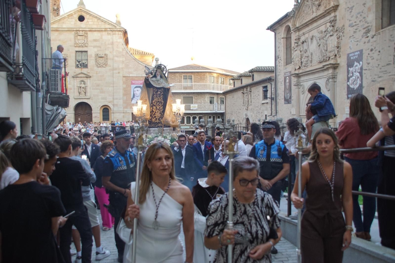 Procesión del regreso a clausura de Santa Teresa de Jesús