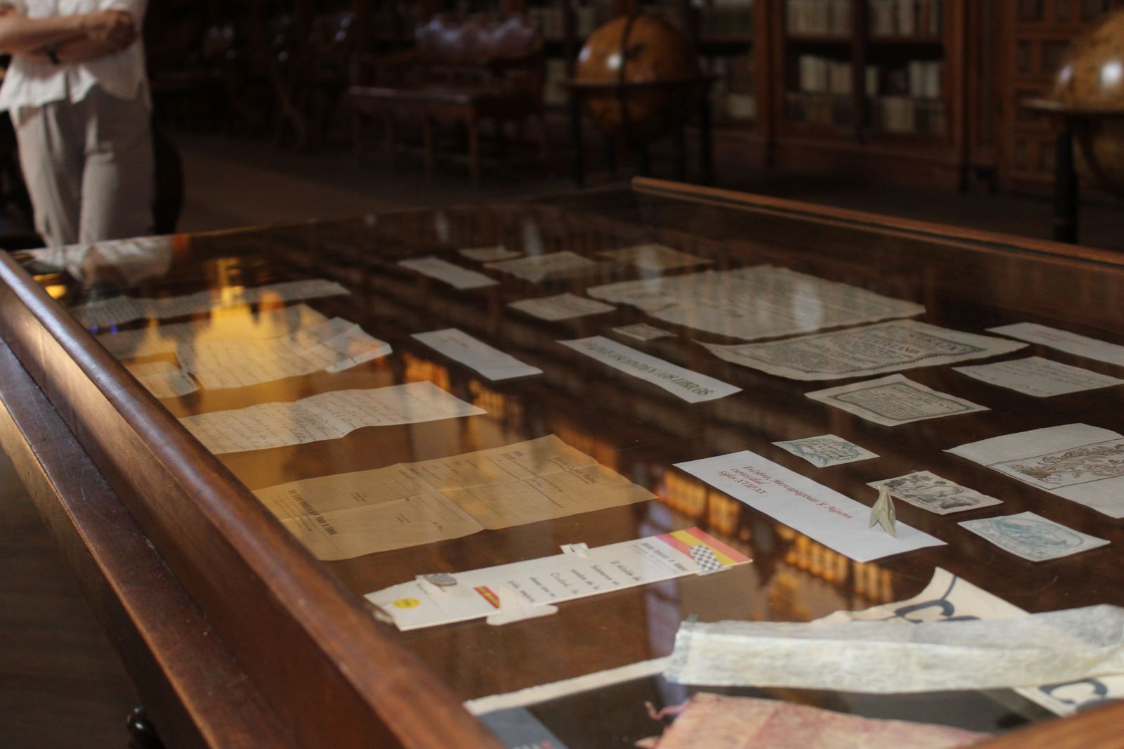 biblioteca-usal-serendipias-libros-historicos-directora-de-la-biblioteca-de-la-usal-libros-4