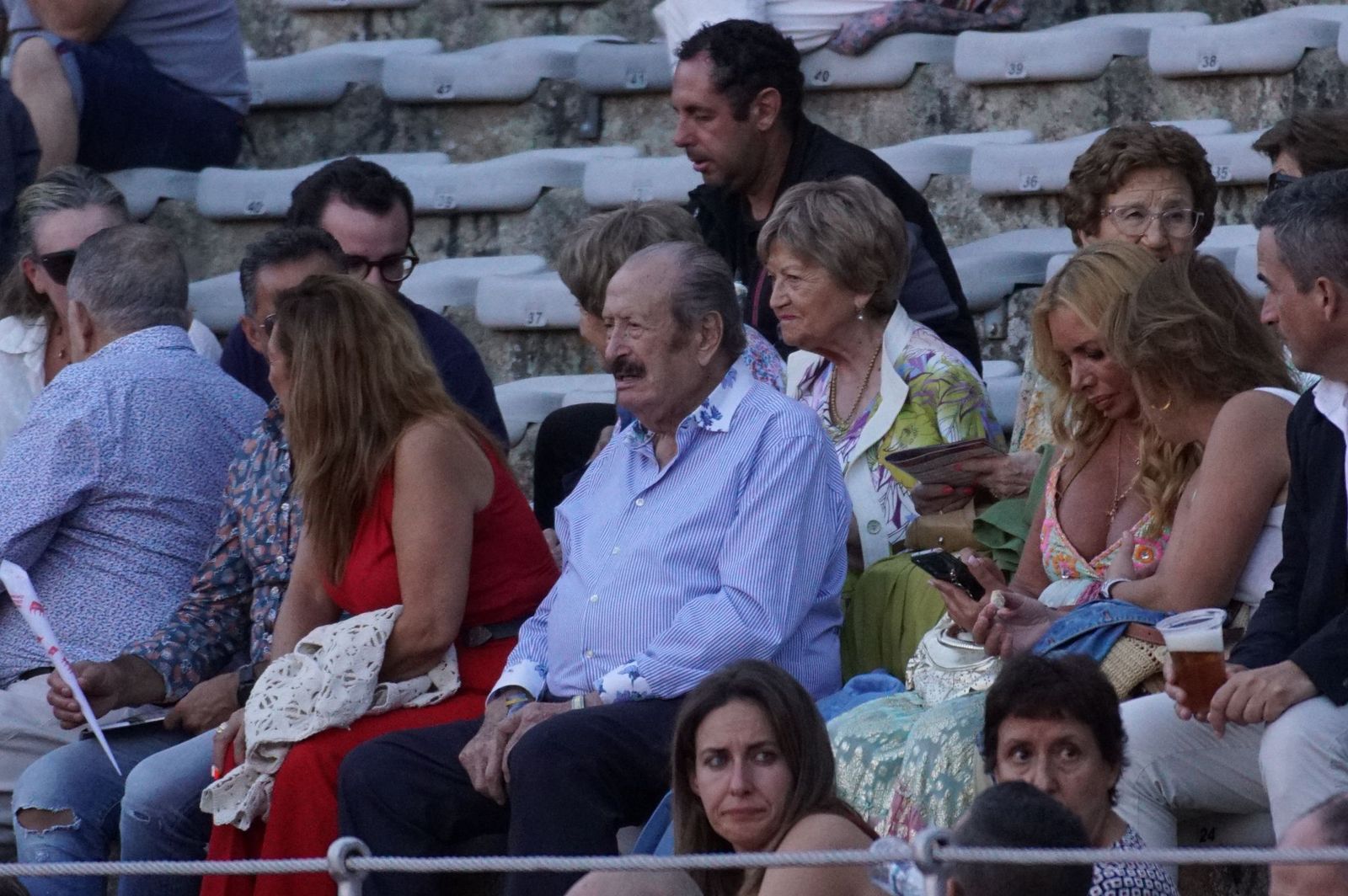 Así han vivido los salmantinos el primer festejo de la feria taurina 2025: imágenes del ambiente en los tendidos y en el patio de cuadrillas