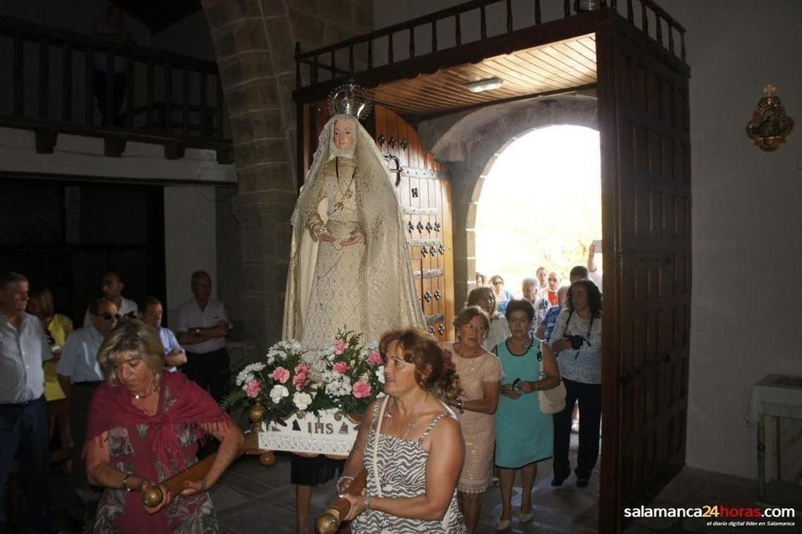 A los pies de la Virgen de la Asunción