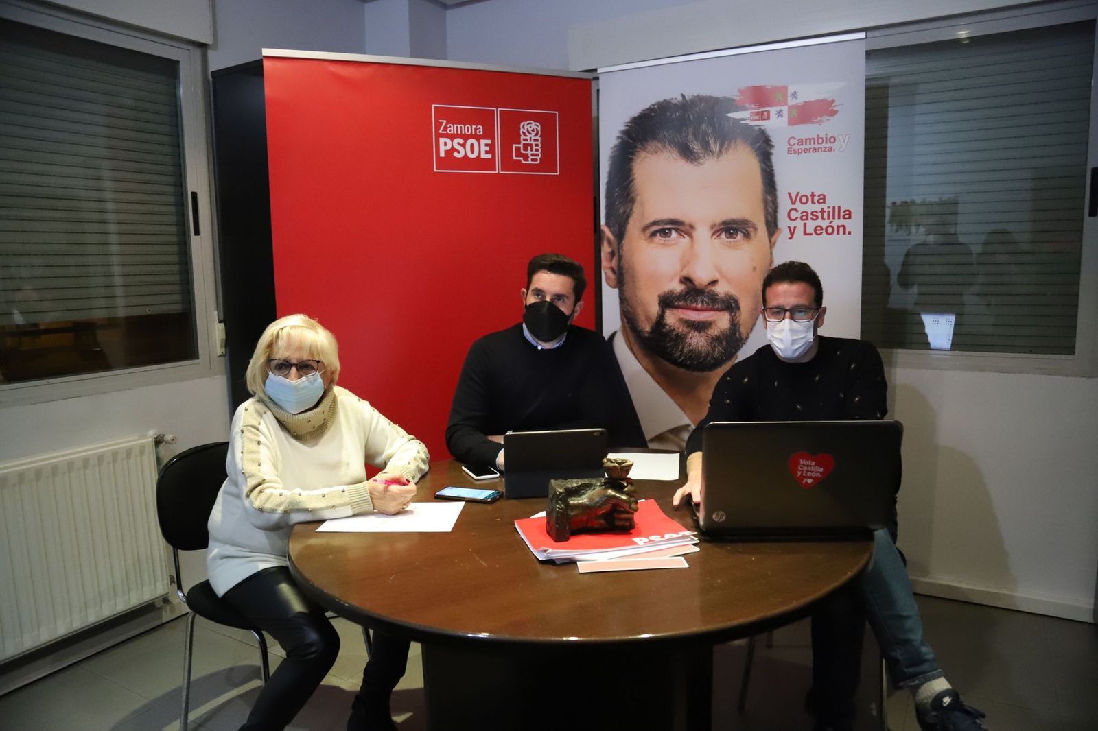 Inmaculada García Rioja, Antidio Fagúndez e Iñaki Gómez siguiendo la noche electoral