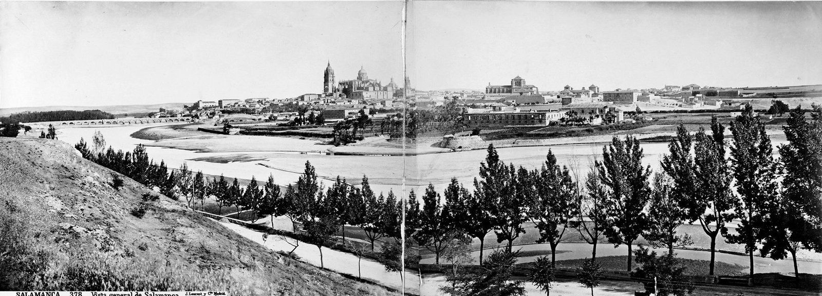 Vista general de Salamanca en una foto antigua. Catálogo J Laurent