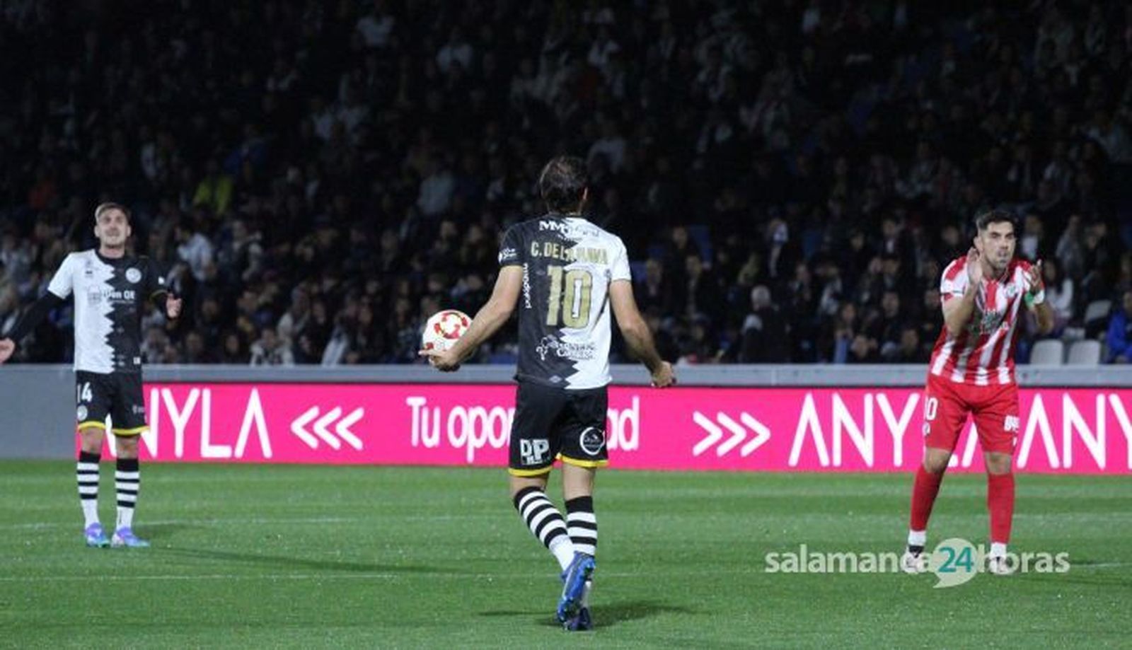 De la Nava, con el '10' a la espalda, en un Unionistas - Zamora en el Reina Sofía | MÍKEL ANTÚNEZ