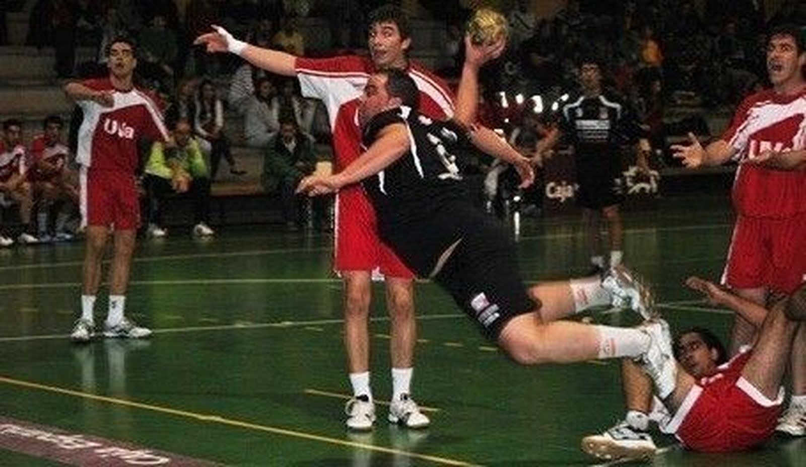 Importante triunfo del Panelais que le permite seguir vivo