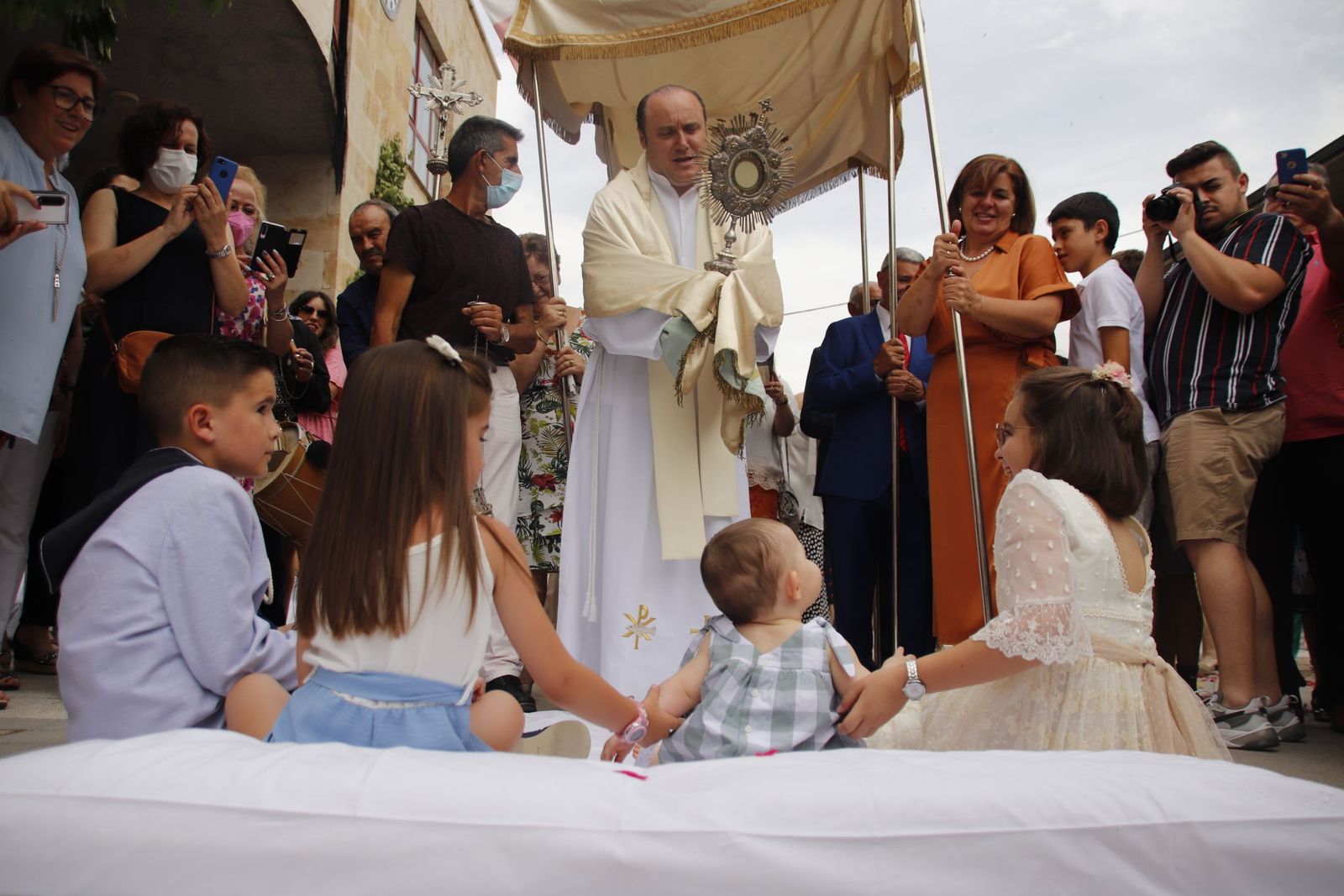 Calvarrasa de Abajo.  Misa Corpus y procesión