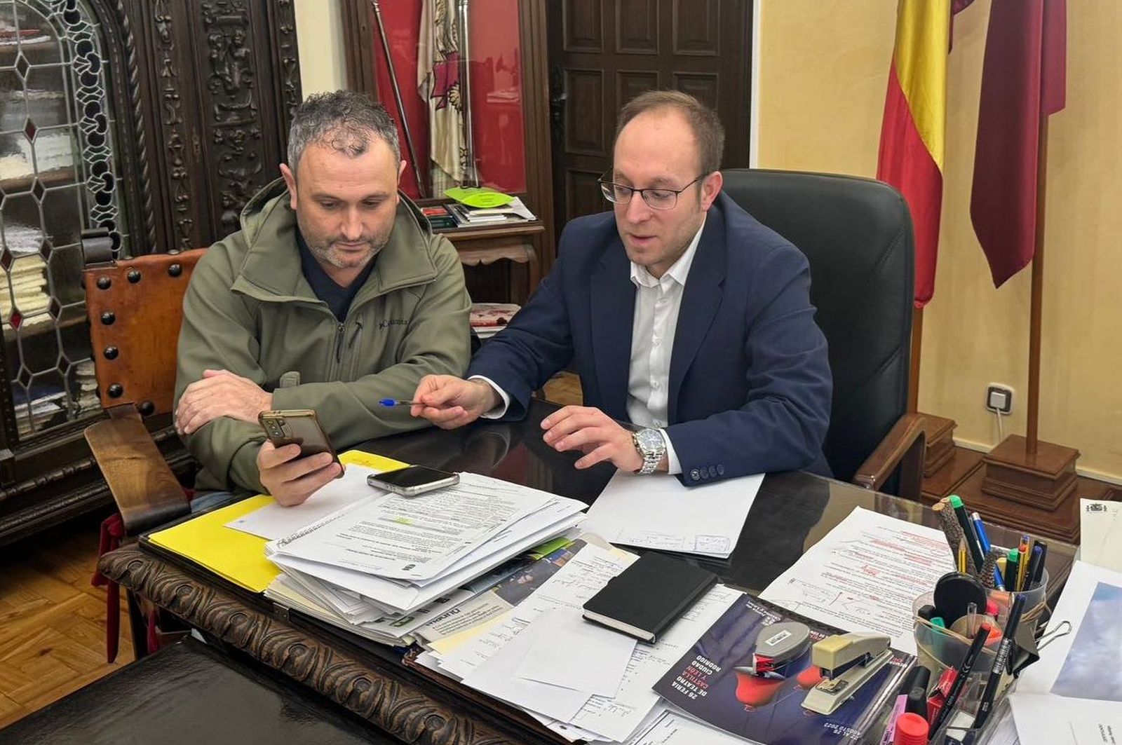 El alcalde de Ciudad Rodrigo Marcos Iglesias y el concejal de Sostenibilidad Ambiental, Salud Pública y Aseo Urbano, Rubén Benito. Foto Facebook Ayuntamiento de Ciudad Rodrigo