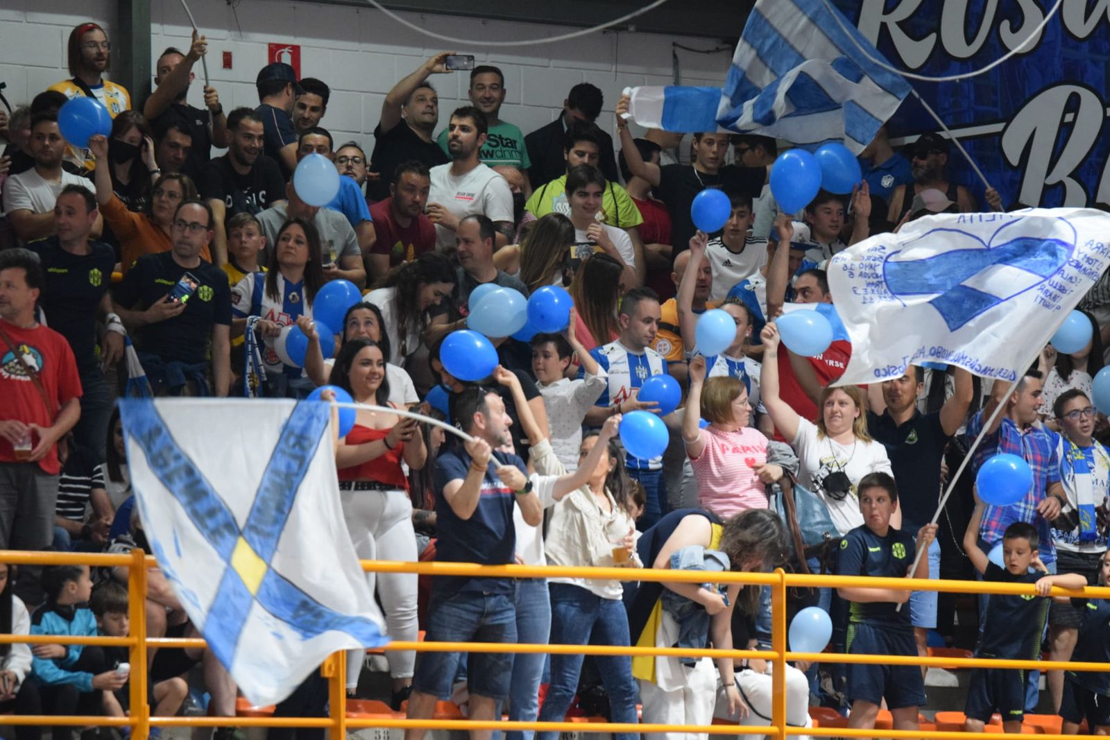 Ambiente en La Rosaleda para el play off (6) Ambiente en La Rosaleda para el play off (6)