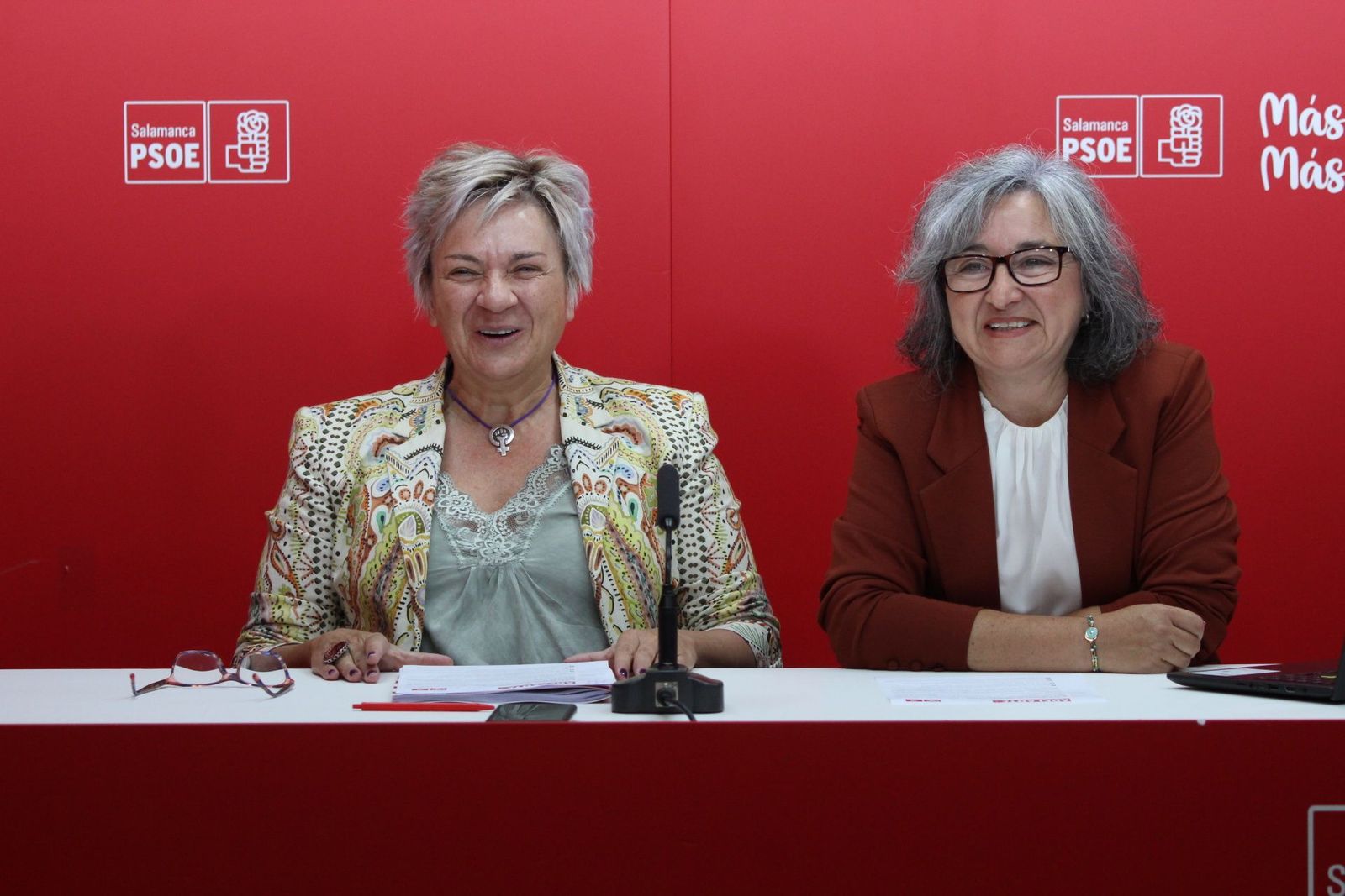 Los militantes del PSOE muestran su apoyo a Pedro Sanchez