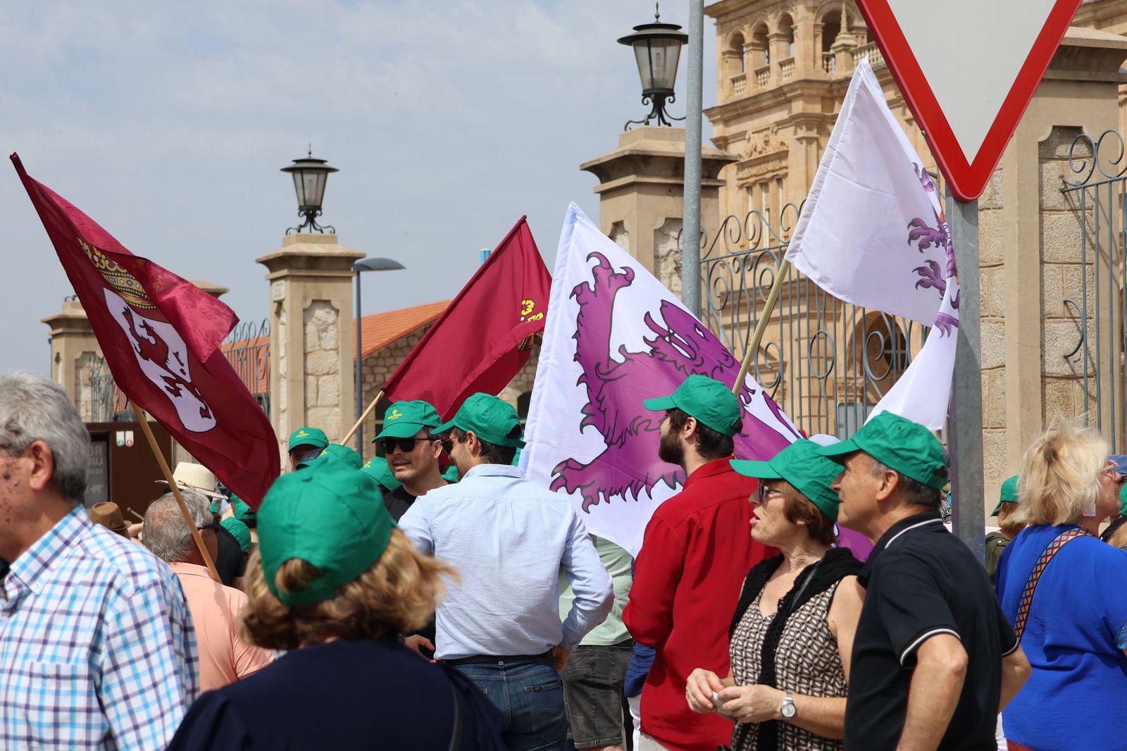 manifestacion-contra-la-perida-de-servicios-de-ave-21