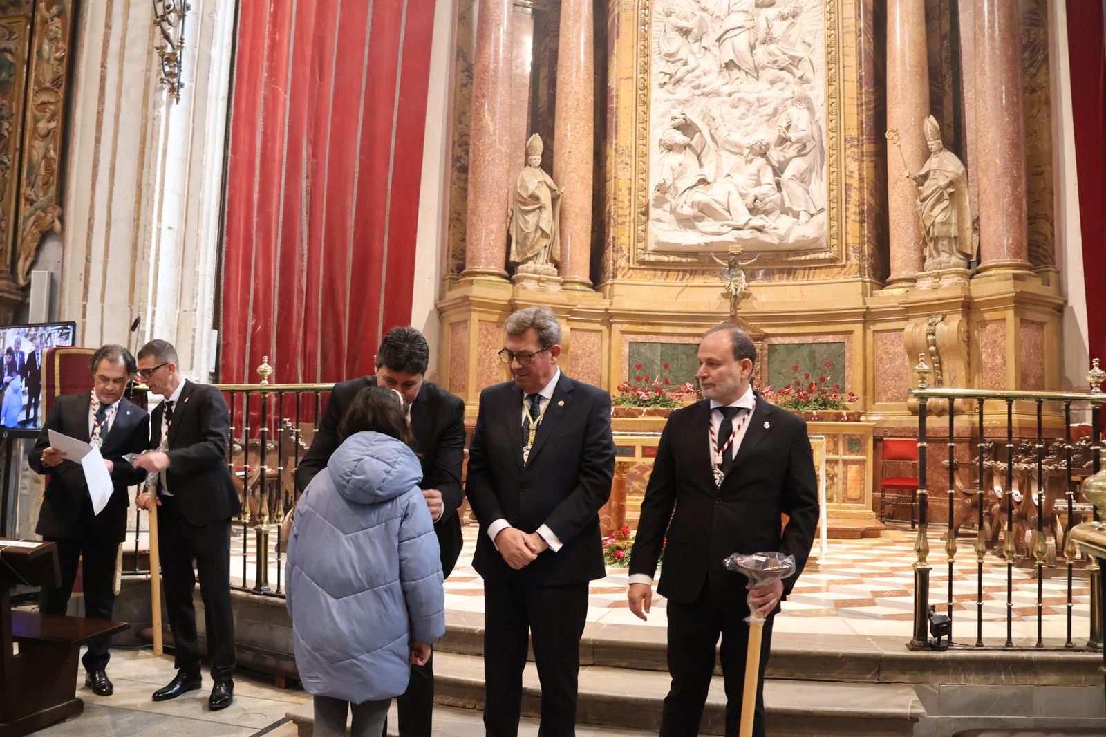 entrada-de-nuevos-hermanos-de-la-cofradia-del-silencio-25