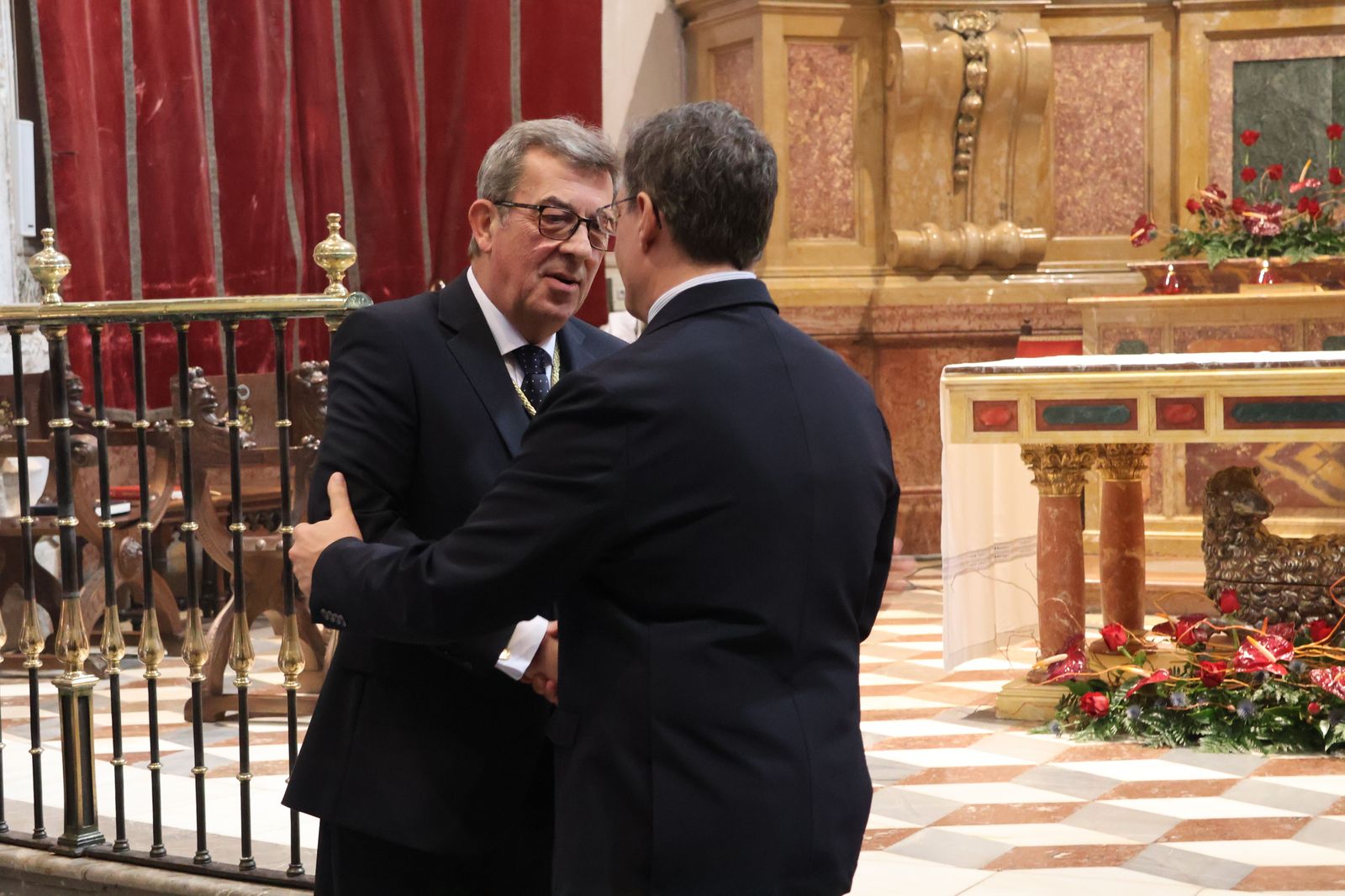 entrada-de-nuevos-hermanos-de-la-cofradia-del-silencio-3