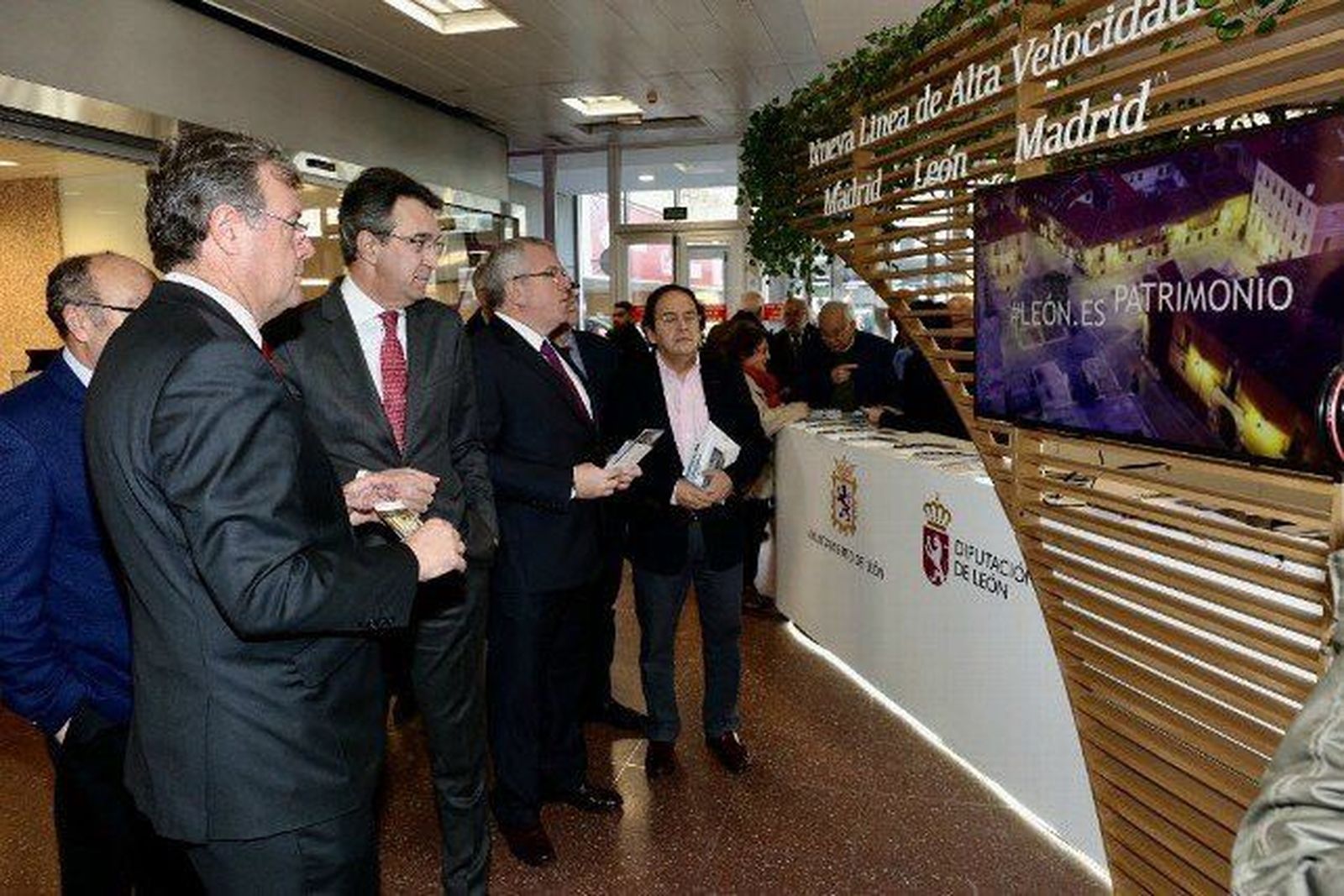 El principal lobby turístico español le pone un 'Necesita Mejorar' al 'León está de moda' de Silván