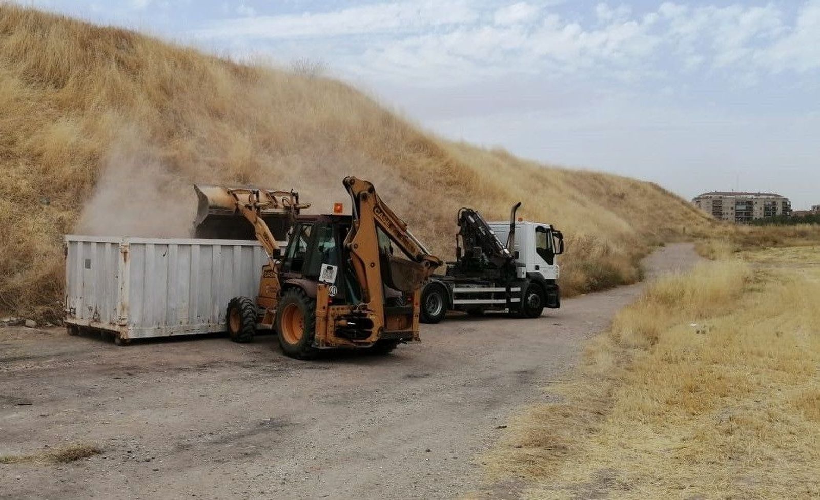 Limpieza de escombros en cunetas