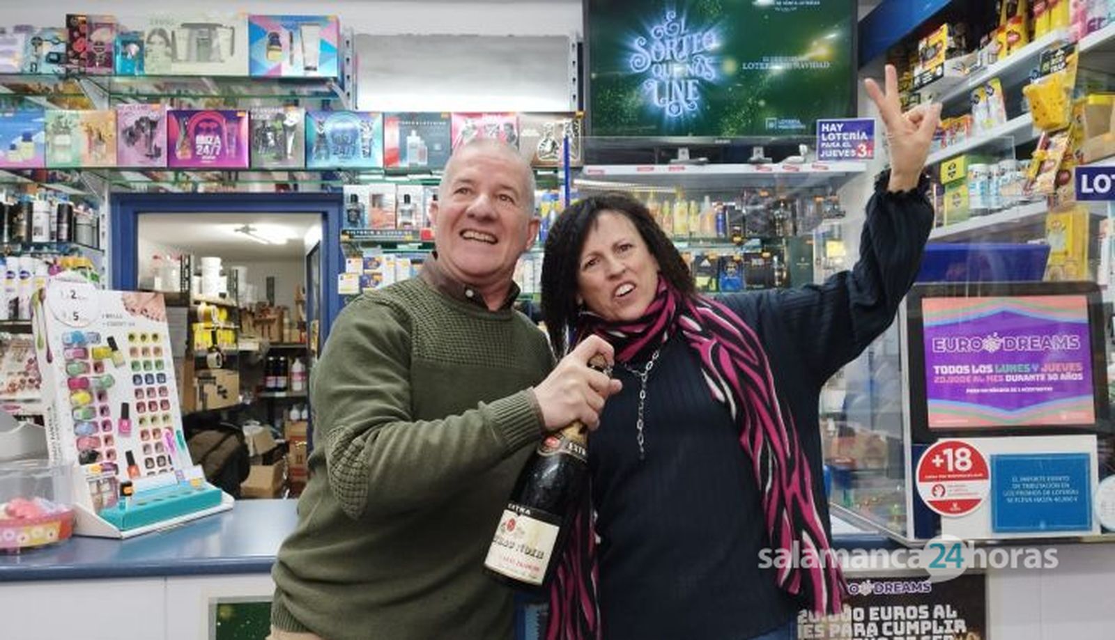 El Gordo, el 88.008, toca en la Administración de la avenida Filibertos Villalobos. Foto Andrea M.