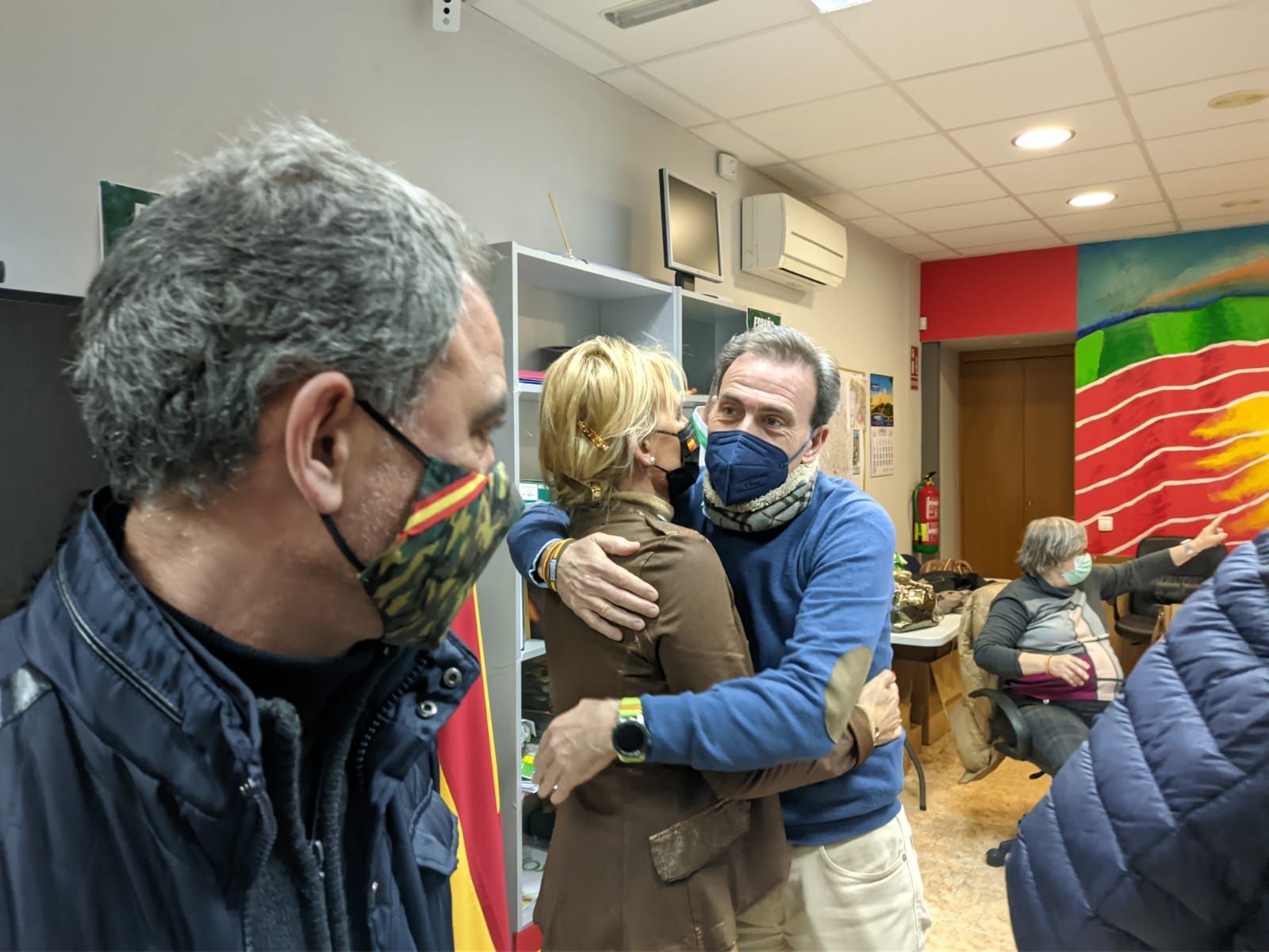 Militantes de Vox felicitan a Marisa Calvo, nueva procuradora a las Cortes