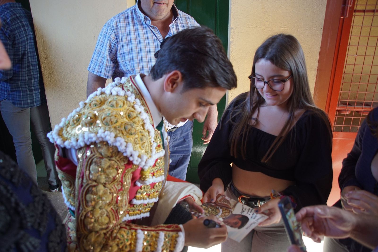 Así se ha vivido la primera corrida de la feria 2025 en La Glorieta: imágenes del ambiente en los tendidos y en el patio de cuadrillas