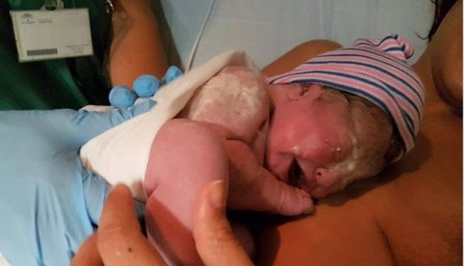 Bébe recién nacido, parto. Foto EP