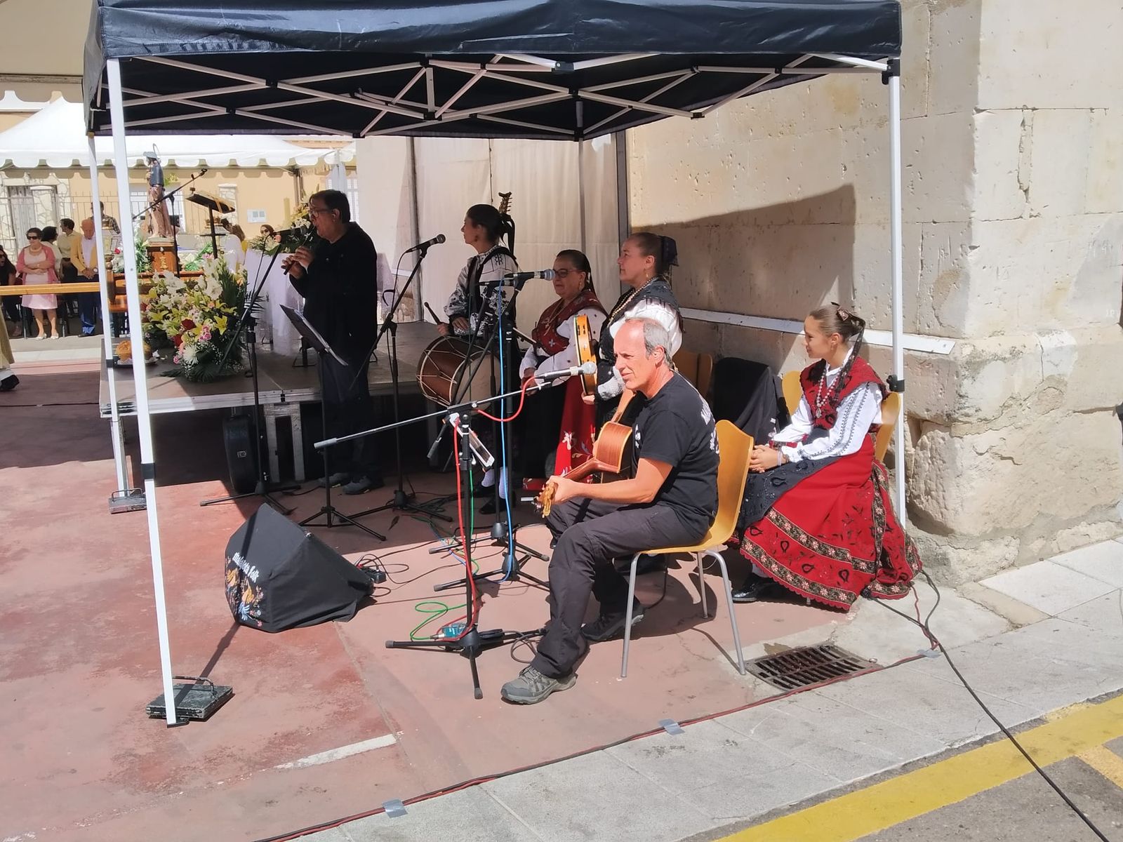 procesion-por-las-fiestas-patronales-en-valdelosa-4