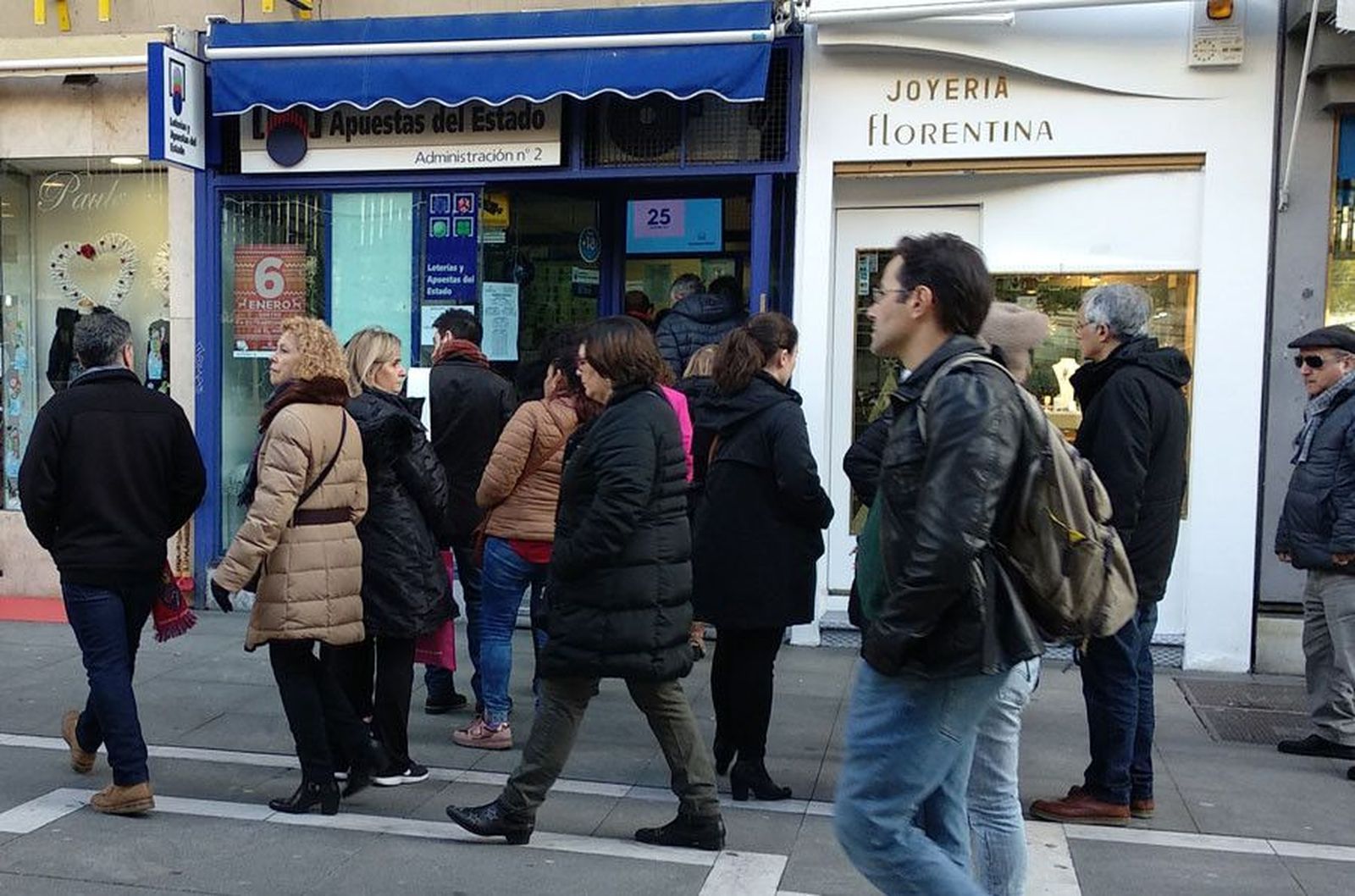 Cola administracion loteria