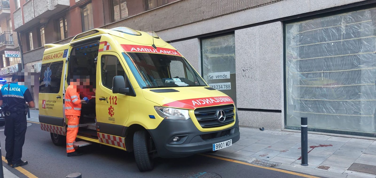 Imagen de una ambulancia en la zona