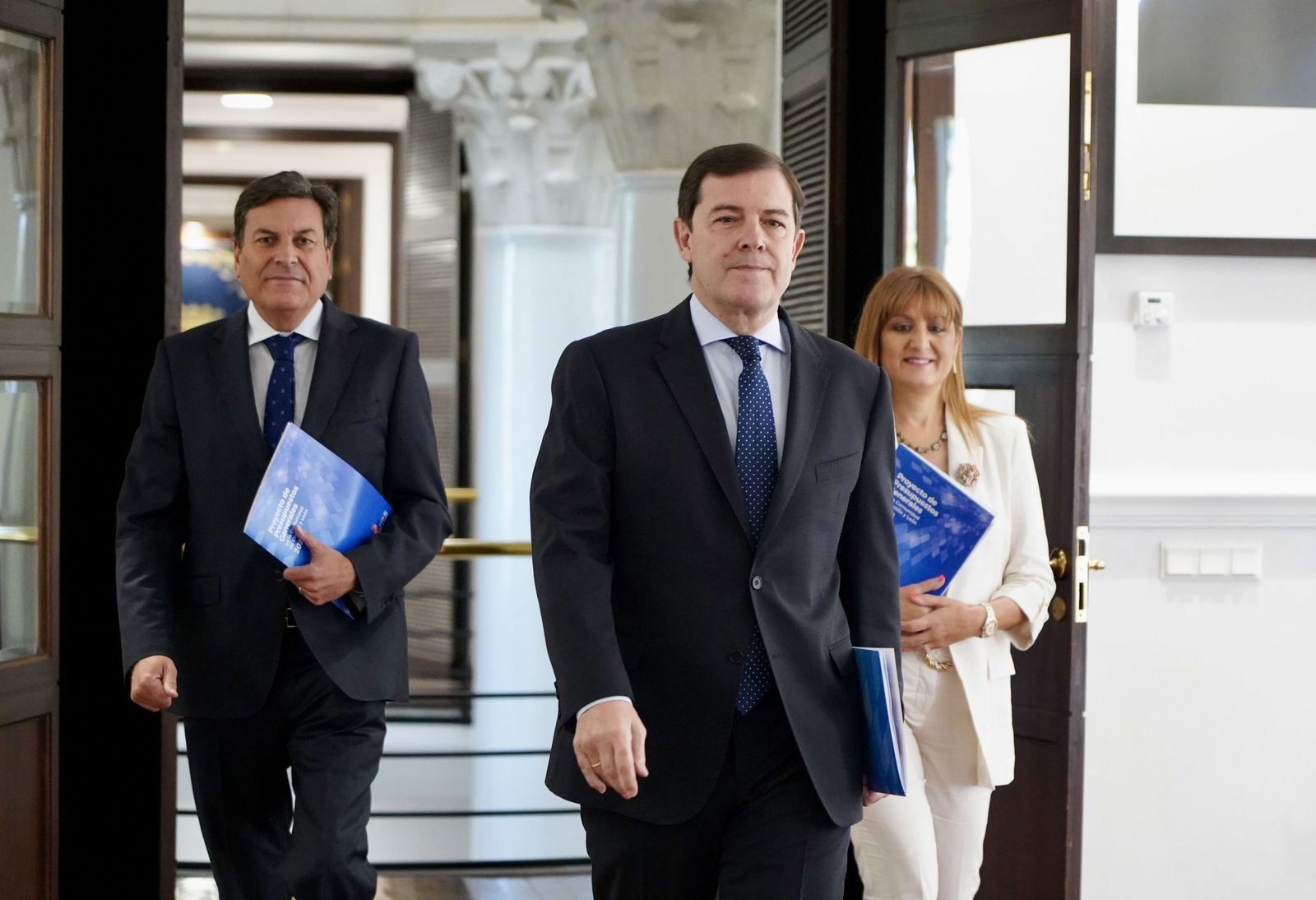 El presidente de la Junta de Castilla y León, Alfonso Fernández Mañueco, comparece en rueda de prensa para presentar el proyecto de Ley de Presupuestos Generales de la Comunidad de Castilla y León para el año 2026