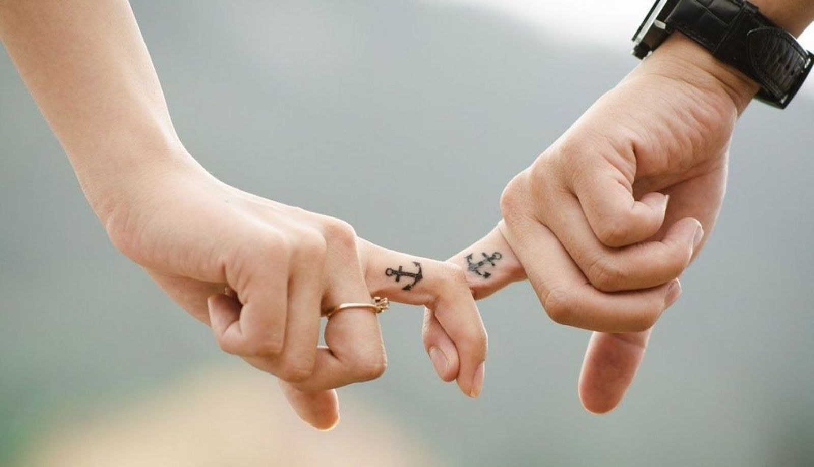 Manos entrelazadas | Fotografía Infosalus