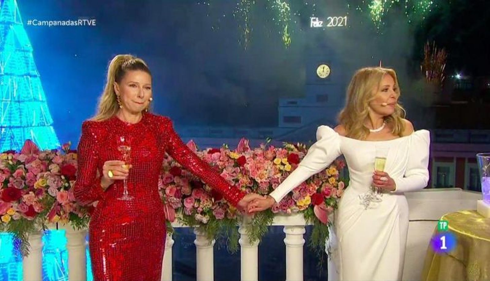 Anne igartiburu y ana obregon durante las campanadas 1 728x418