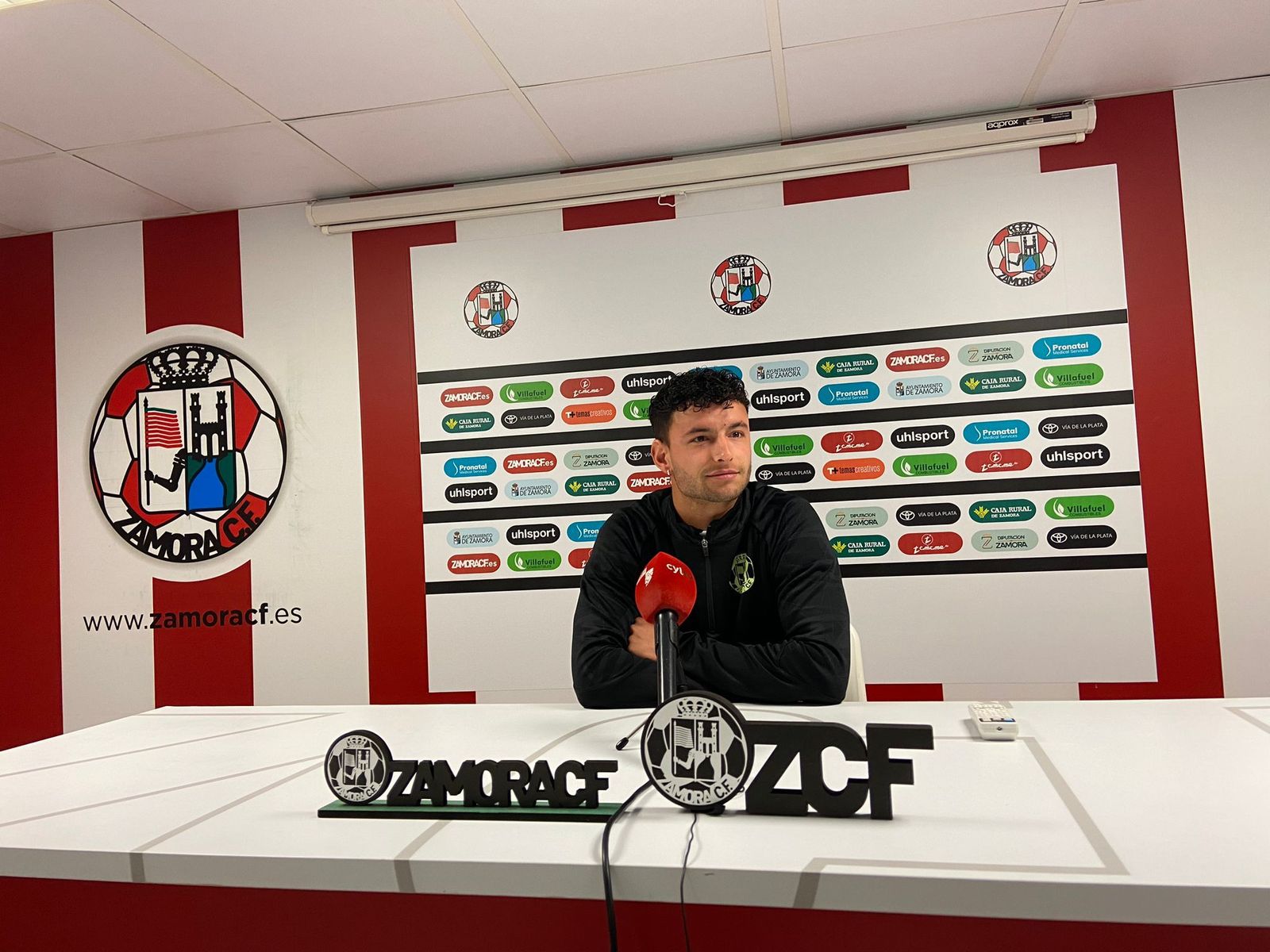 Ander El Haddadi en rueda de prensa
