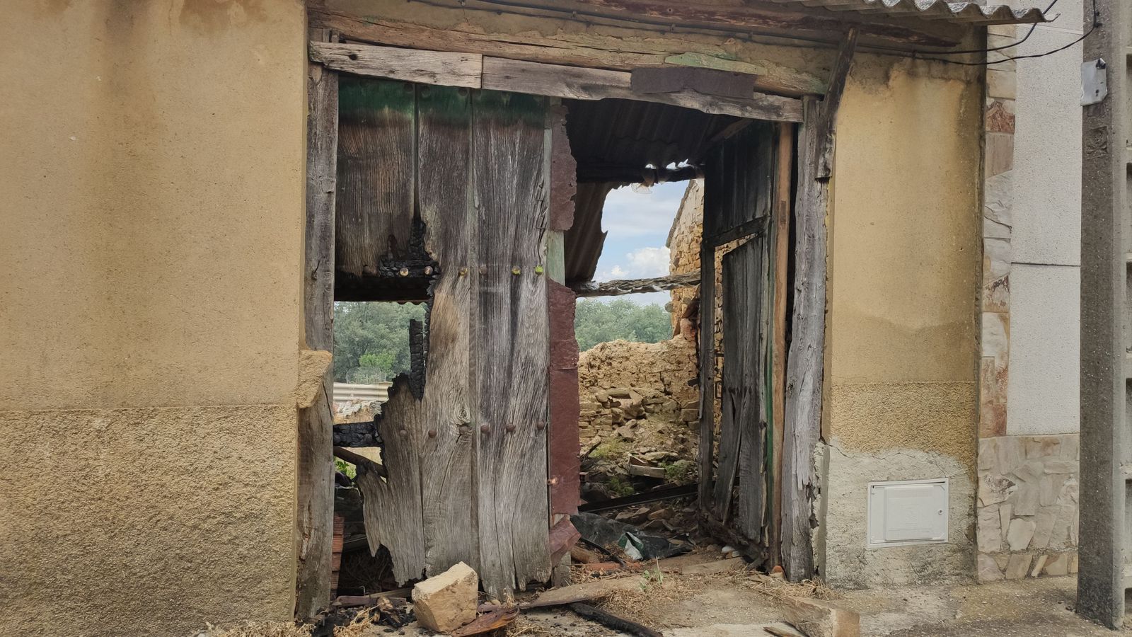 las-desoladoras-imagenes-de-la-sierra-de-la-culebra-tras-el-incendio-6