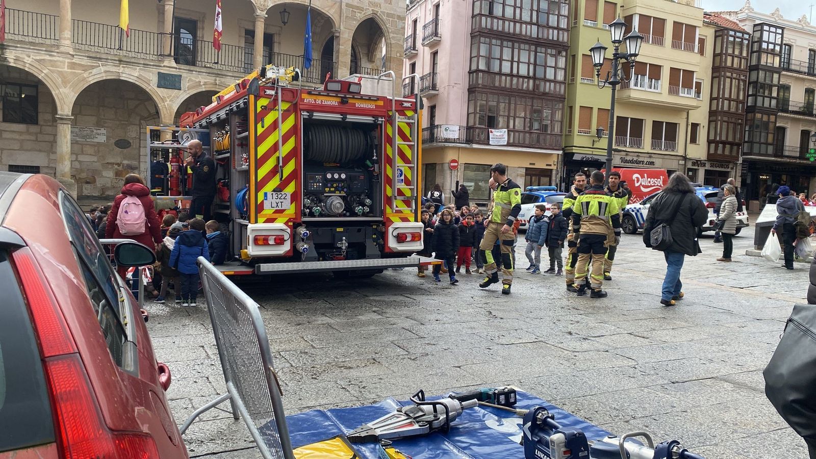 exposicion-de-los-bomberos-en-la-plaza-mayor-7