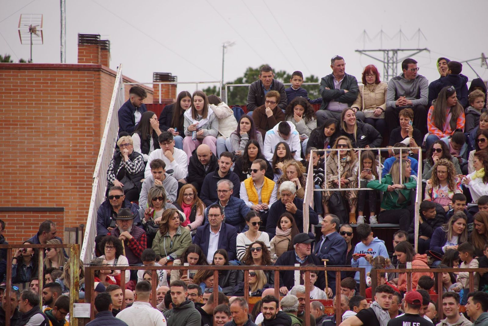 ambiente-y-participacion-durante-el-toro-del-voto-en-villoria-suelta-de-dos-toros-del-cajon-foto-juanes-48